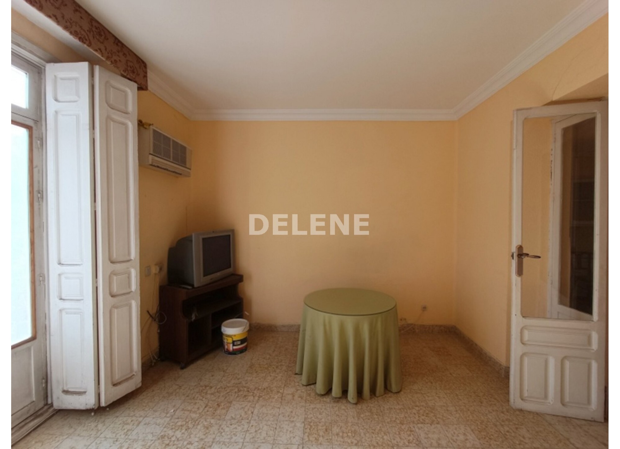 1730 PISO CON PATIO EN LA AVENIDA DE LA LIBERTAD