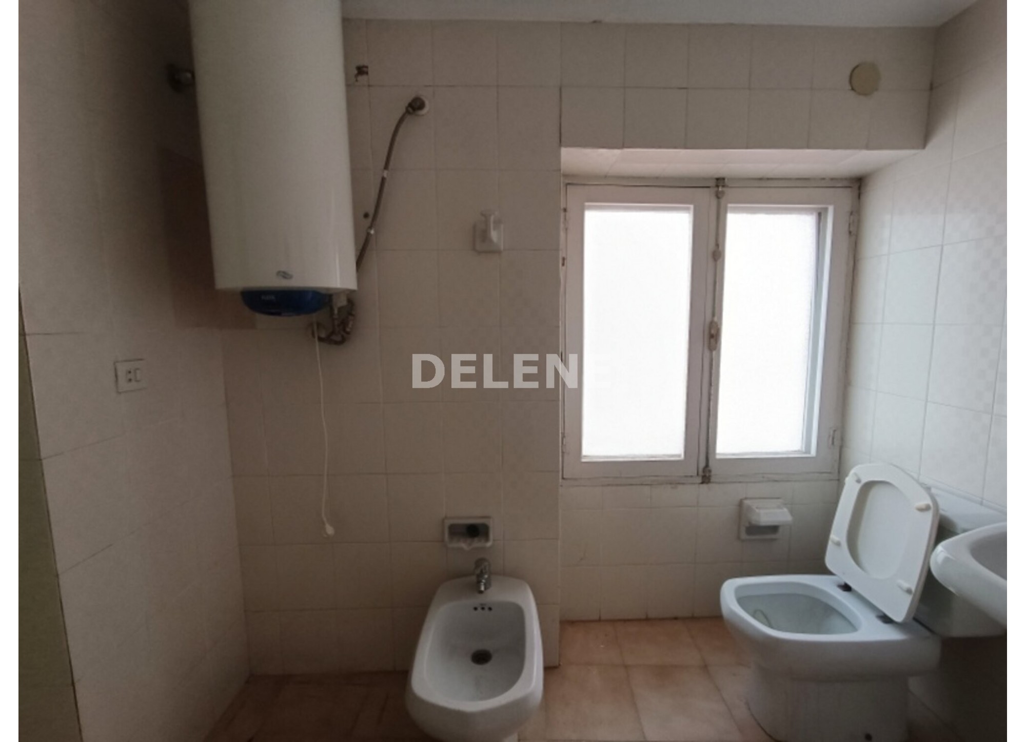 1730 PISO CON PATIO EN LA AVENIDA DE LA LIBERTAD