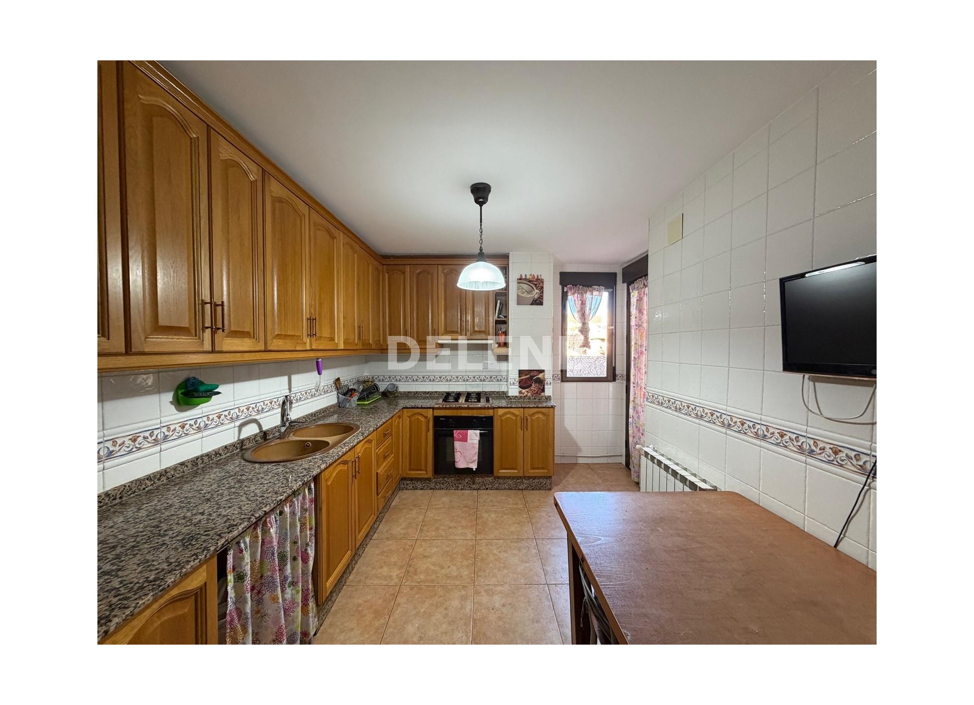 2727 PISO CON GARAJE Y TRASTERO, PRÓXIMO A CORREOS