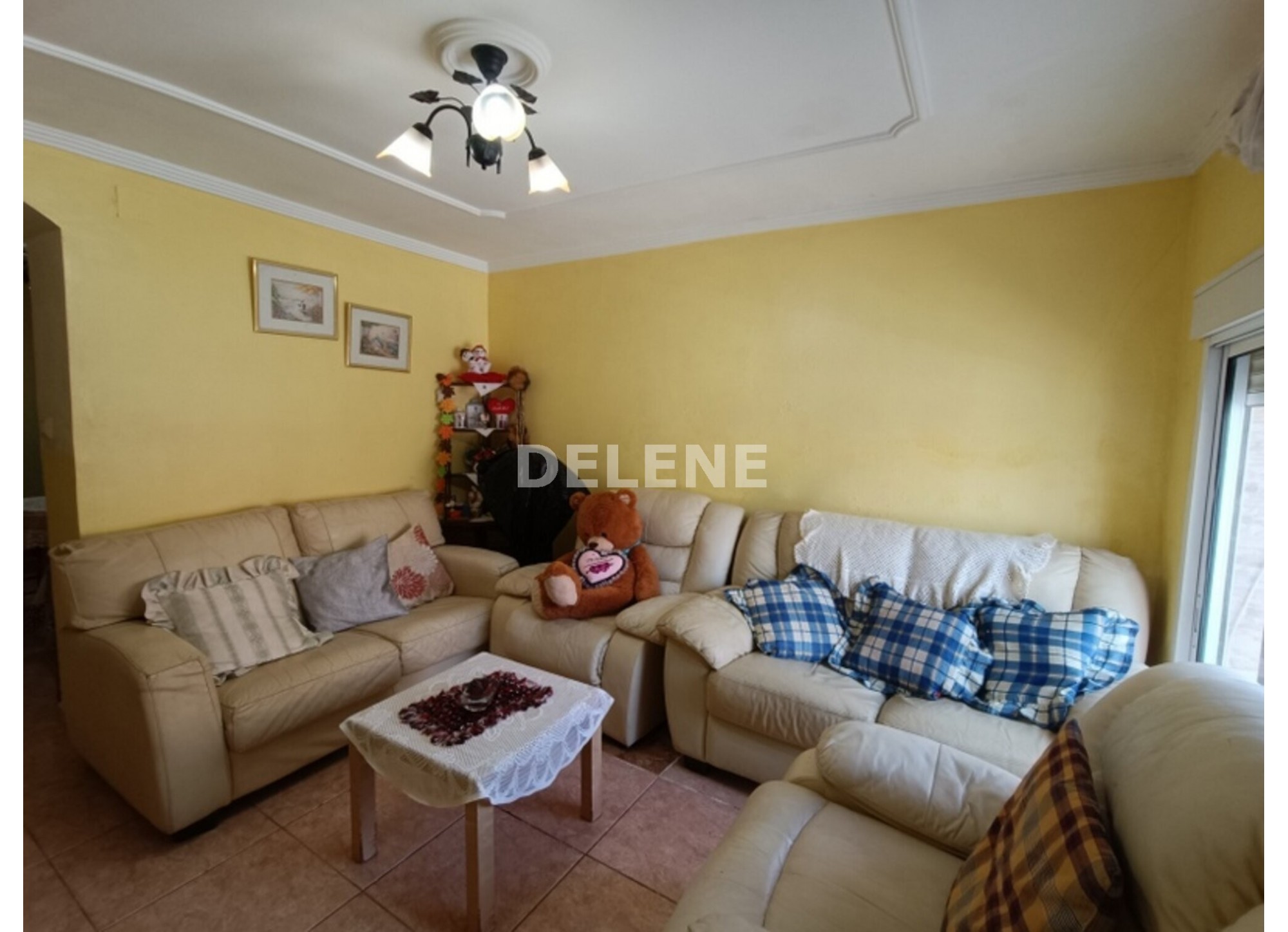 2945 CASA CON PATIO Y TERRAZA, AVDA DE LA LIBERTAD