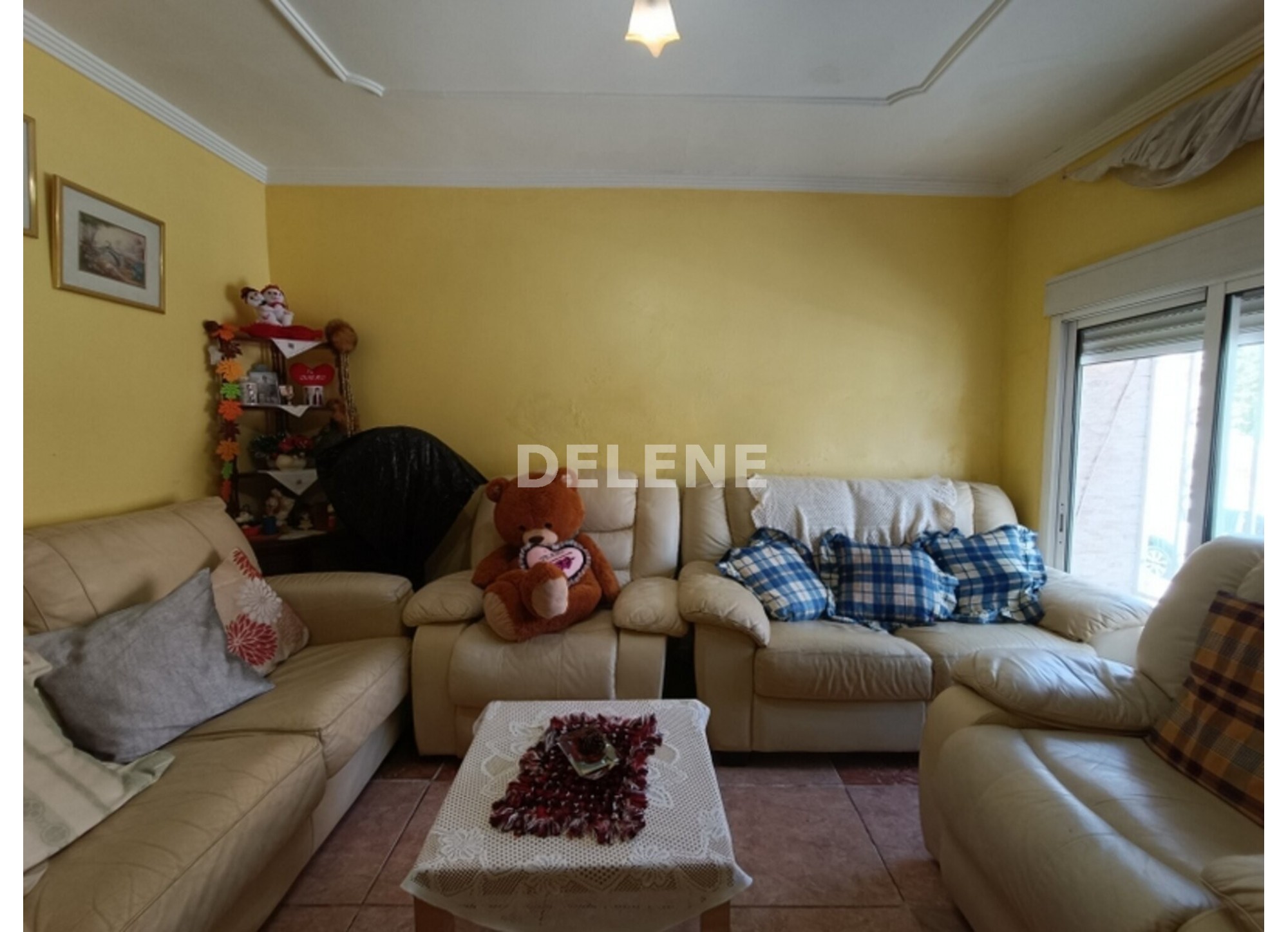 2945 CASA CON PATIO Y TERRAZA, AVDA DE LA LIBERTAD