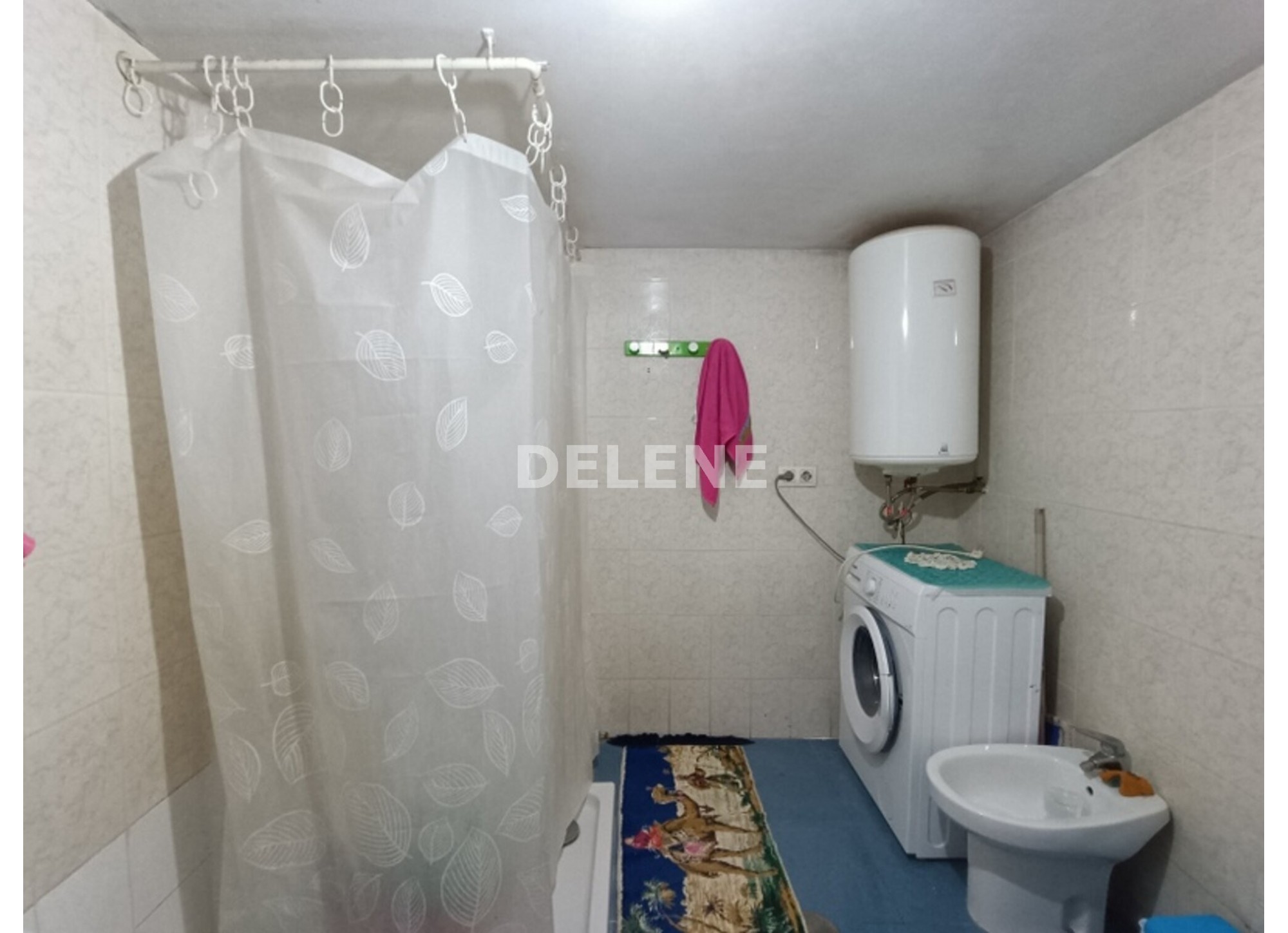 2945 CASA CON PATIO Y TERRAZA, AVDA DE LA LIBERTAD