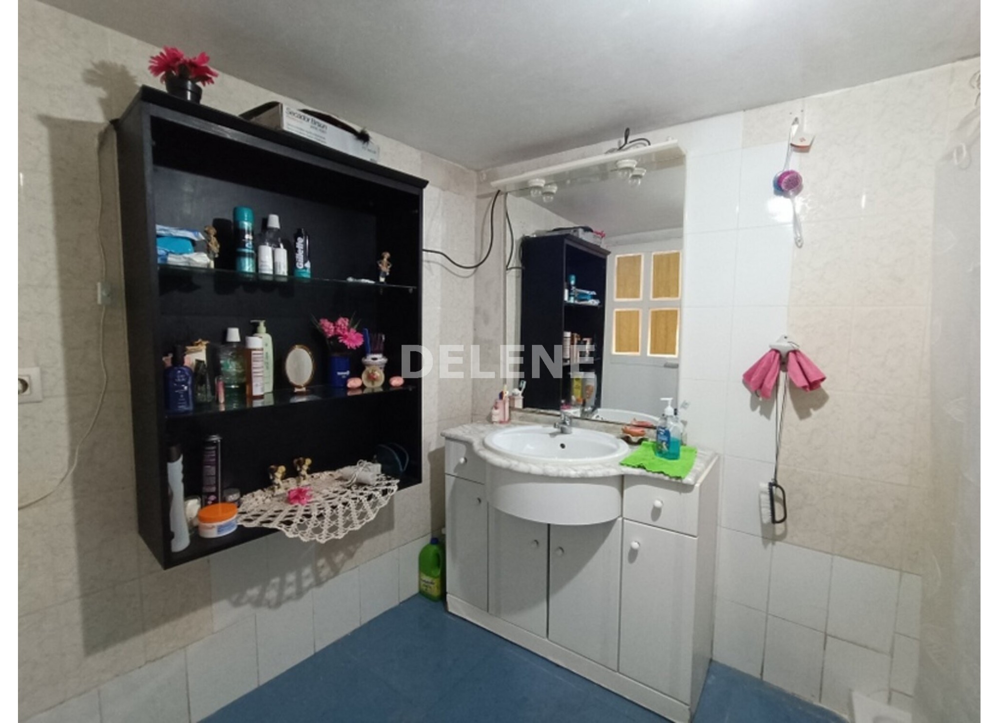 2945 CASA CON PATIO Y TERRAZA, AVDA DE LA LIBERTAD