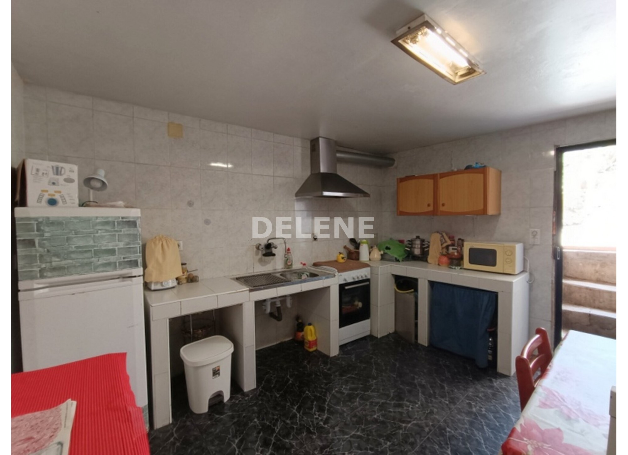 2945 CASA CON PATIO Y TERRAZA, AVDA DE LA LIBERTAD