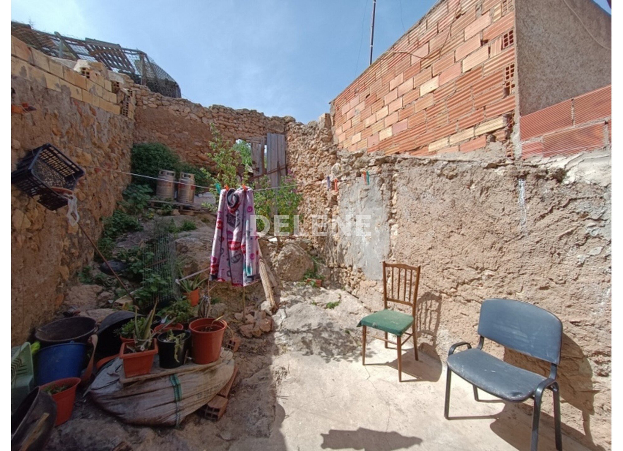 2945 CASA CON PATIO Y TERRAZA, AVDA DE LA LIBERTAD