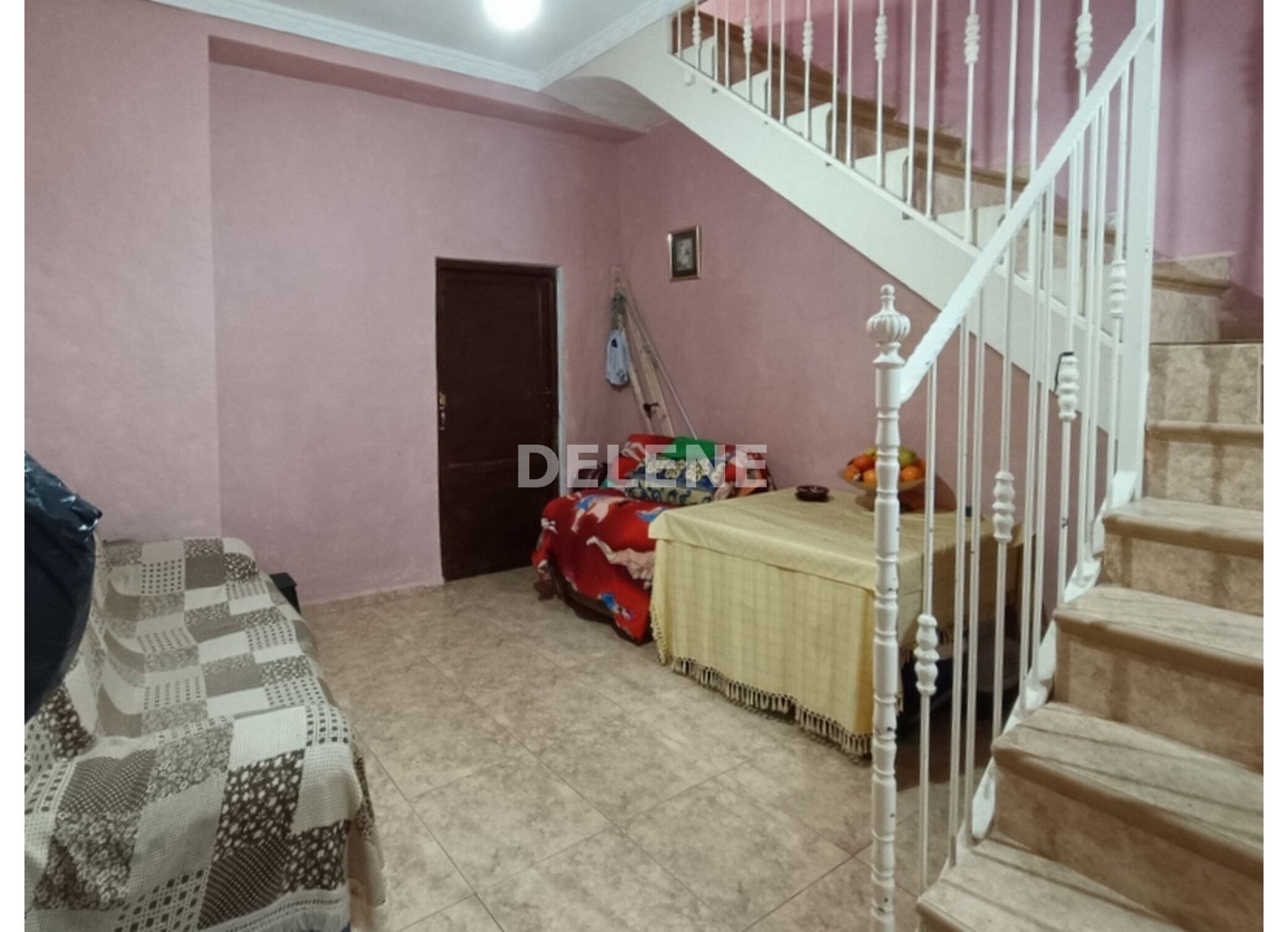 2945 CASA CON PATIO Y TERRAZA, AVDA DE LA LIBERTAD