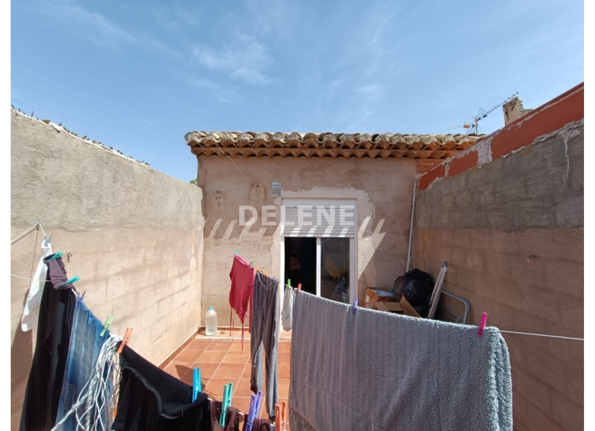 2945 CASA CON PATIO Y TERRAZA, AVDA DE LA LIBERTAD