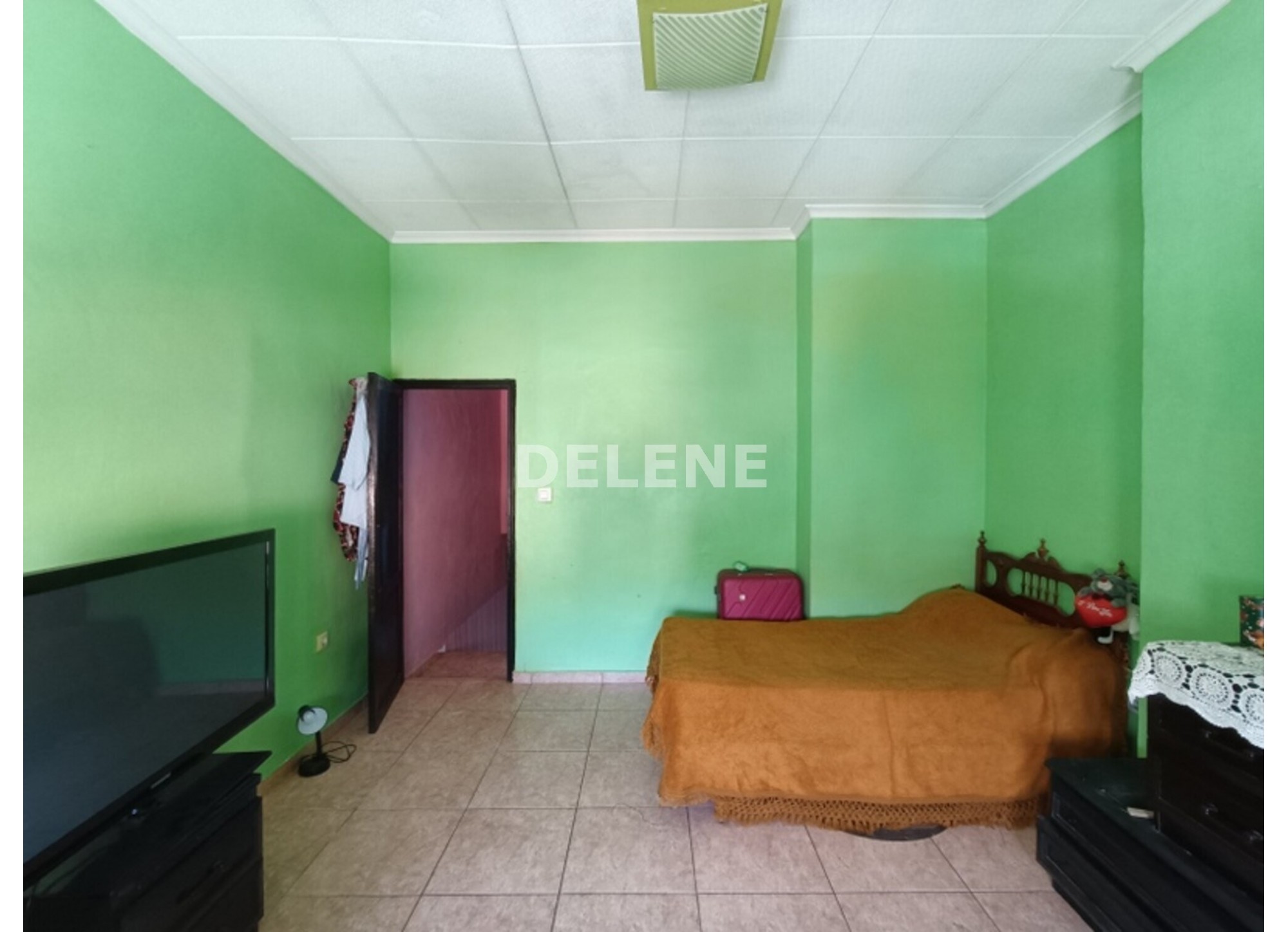 2945 CASA CON PATIO Y TERRAZA, AVDA DE LA LIBERTAD