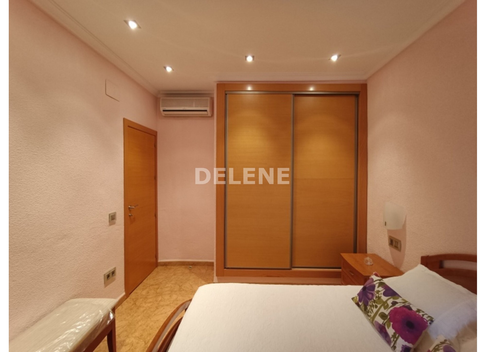 2952 CASA CON TERRAZAS, ZONA AVDA. DE LA CONSTITUCIÓN