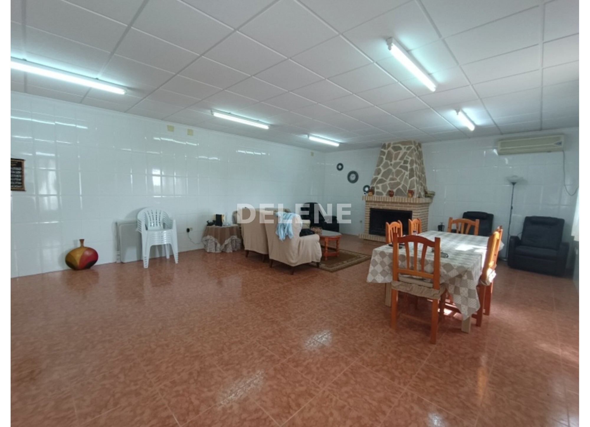 2953 CASA CON PATIO Y TERRENO, CORDOVILLA