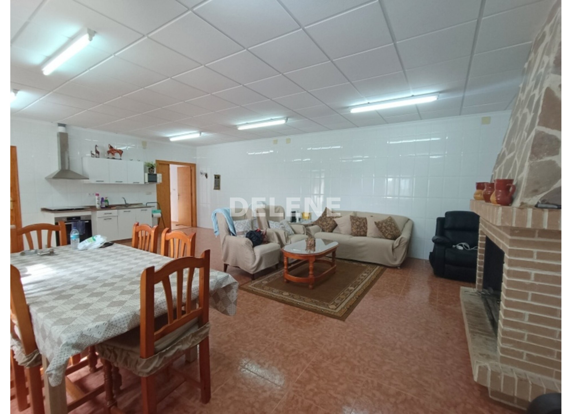 2953 CASA CON PATIO Y TERRENO, CORDOVILLA