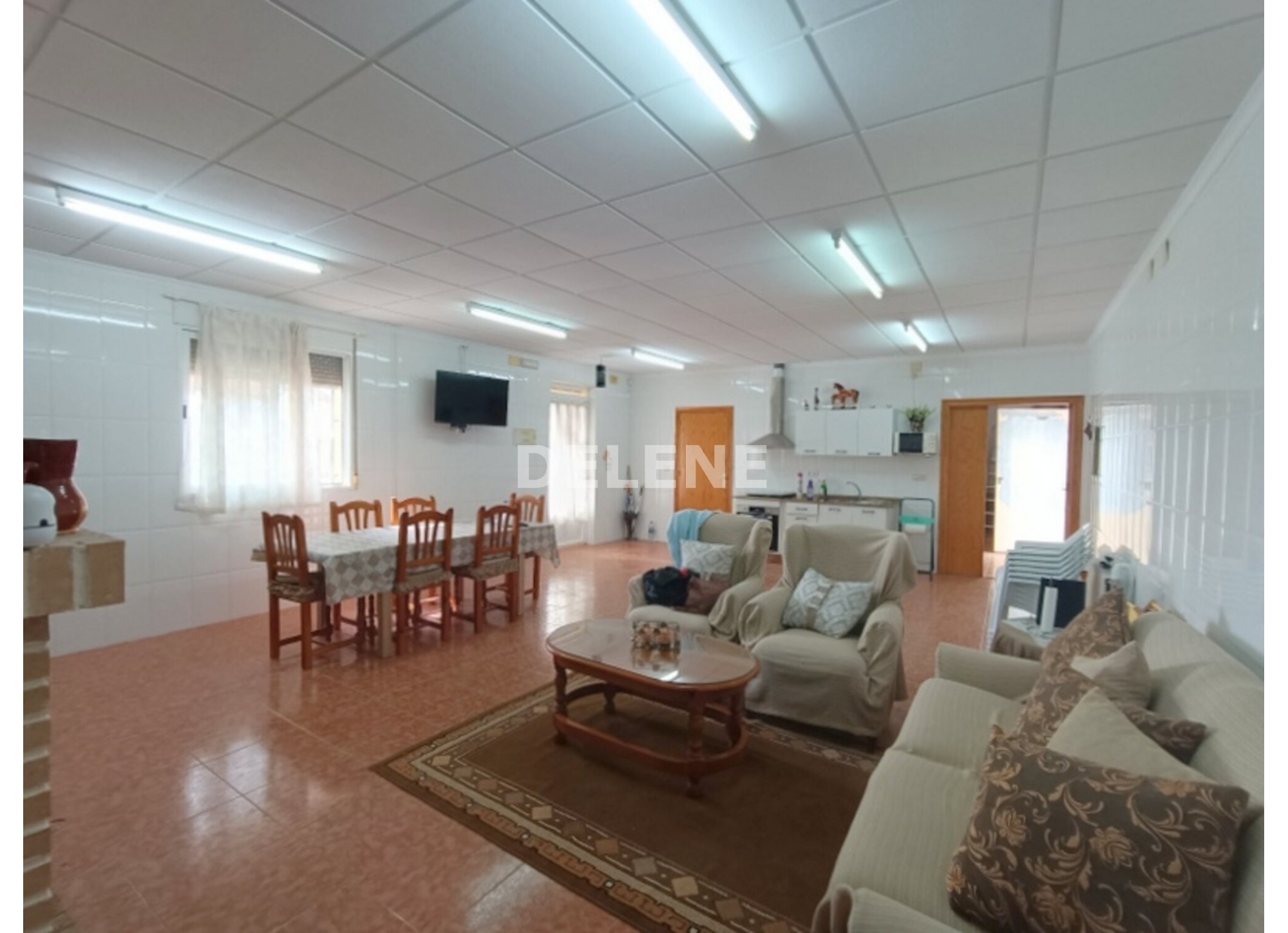 2953 CASA CON PATIO Y TERRENO, CORDOVILLA