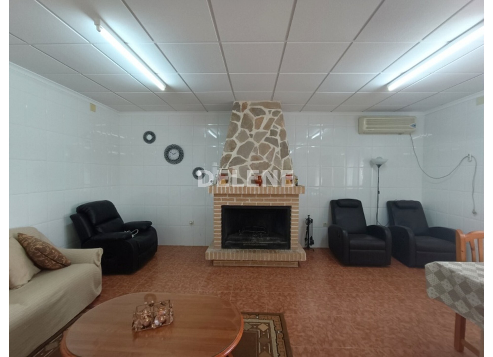 2953 CASA CON PATIO Y TERRENO, CORDOVILLA