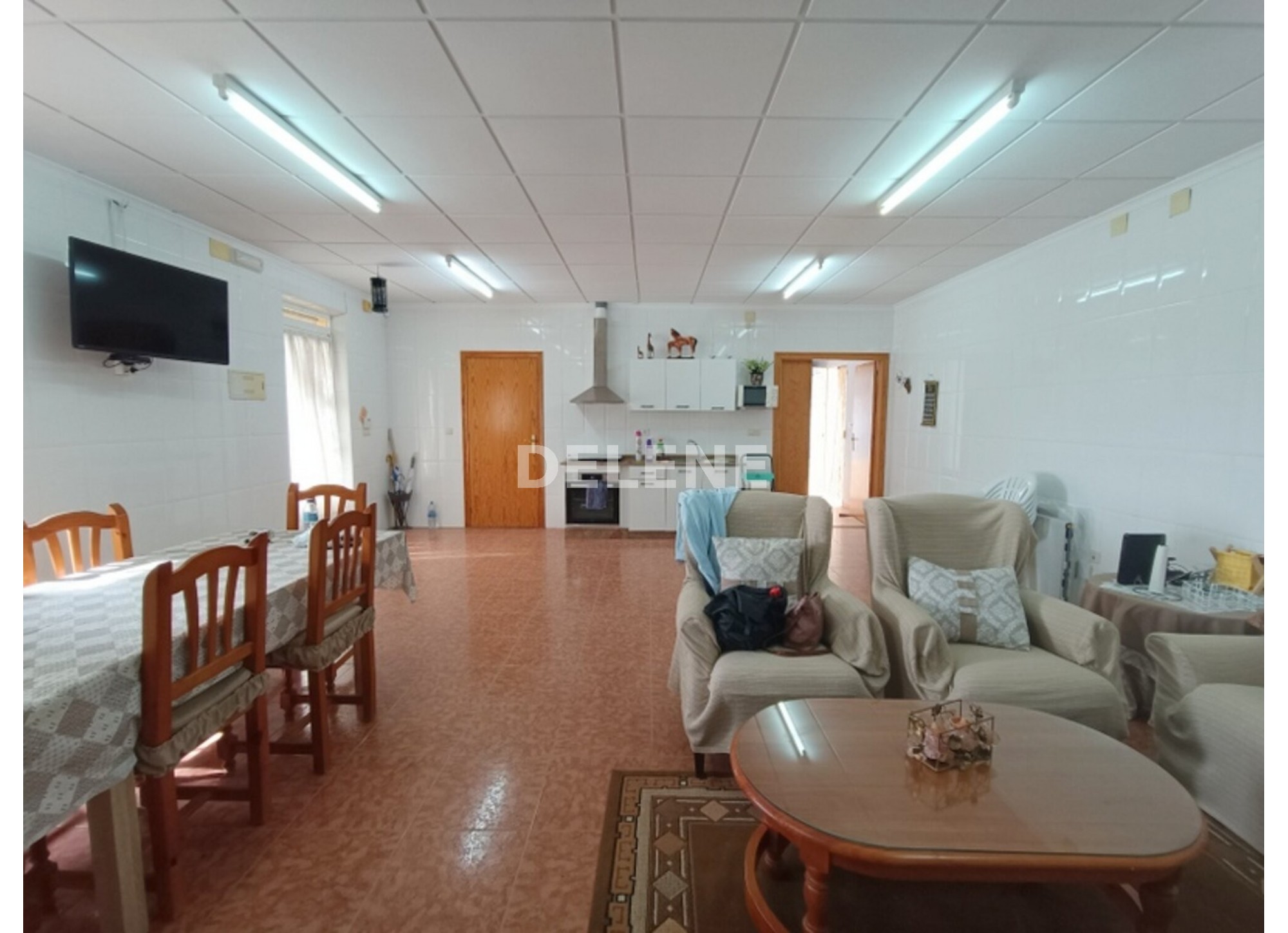 2953 CASA CON PATIO Y TERRENO, CORDOVILLA