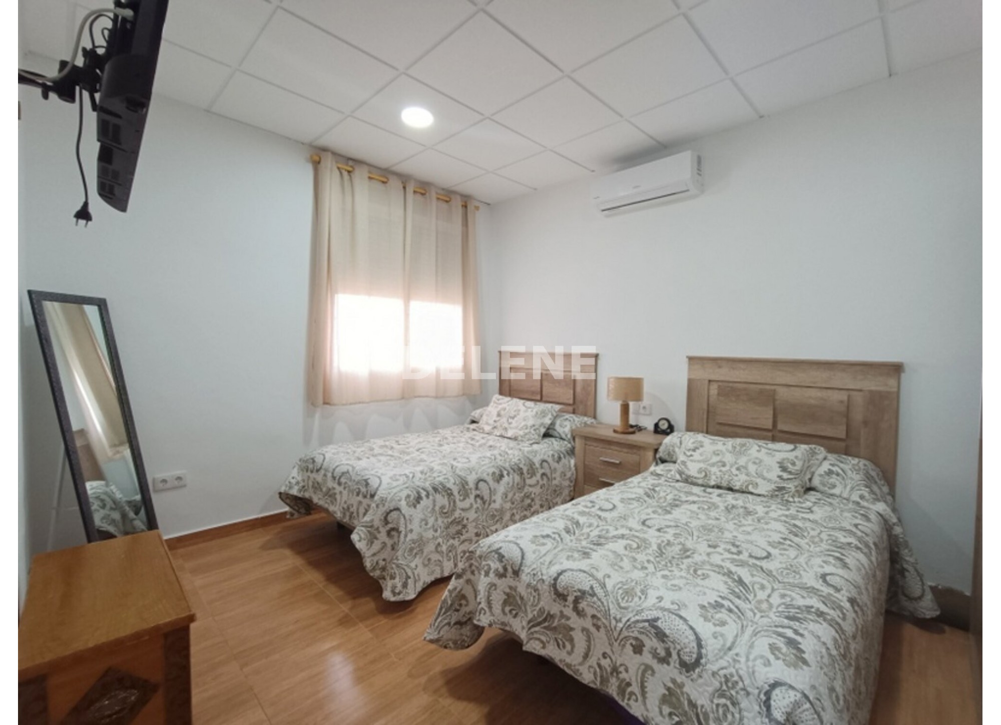 2953 CASA CON PATIO Y TERRENO, CORDOVILLA