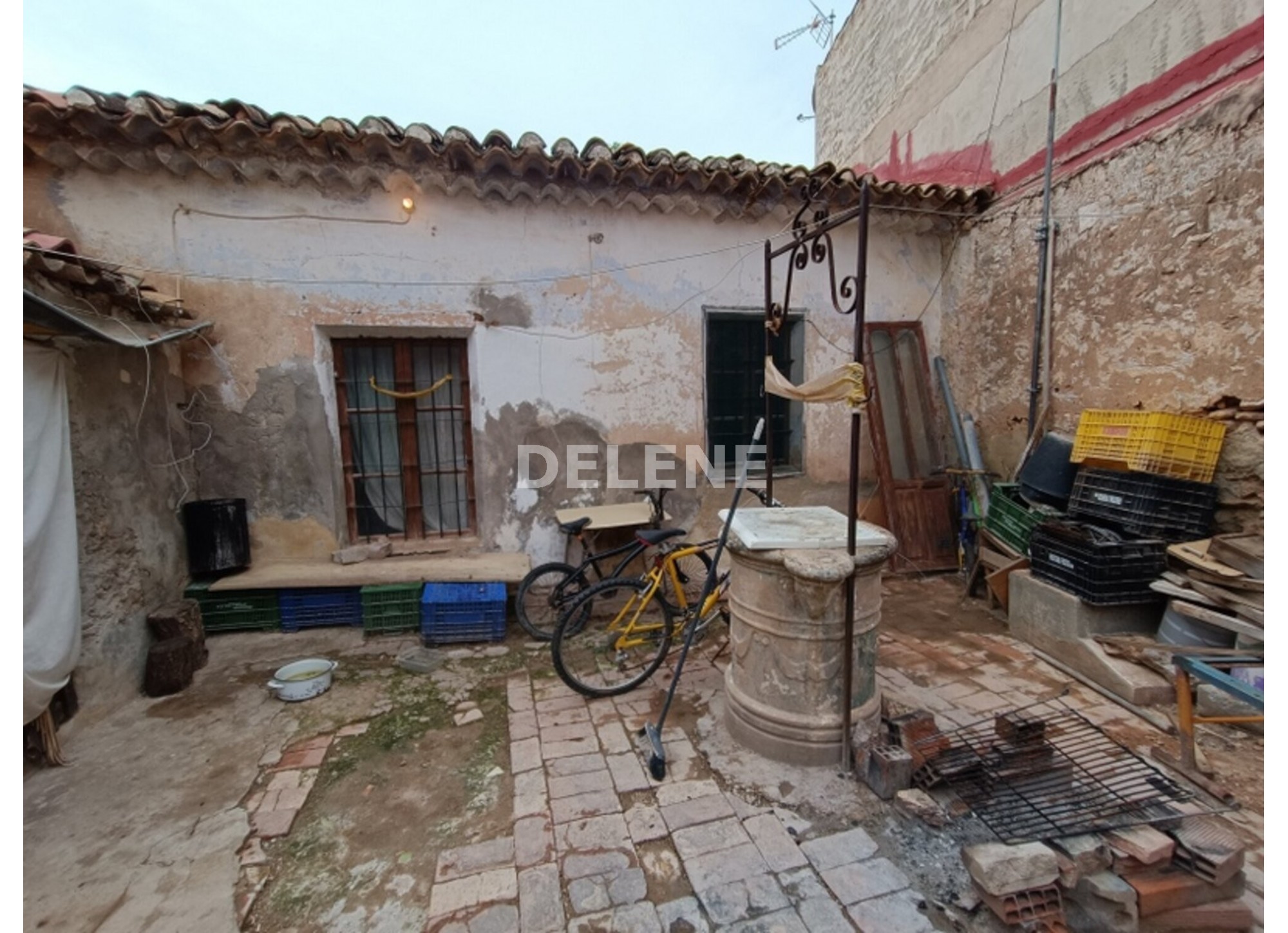 2928 CASA CON PATIO, ZONA ESTACIÓN