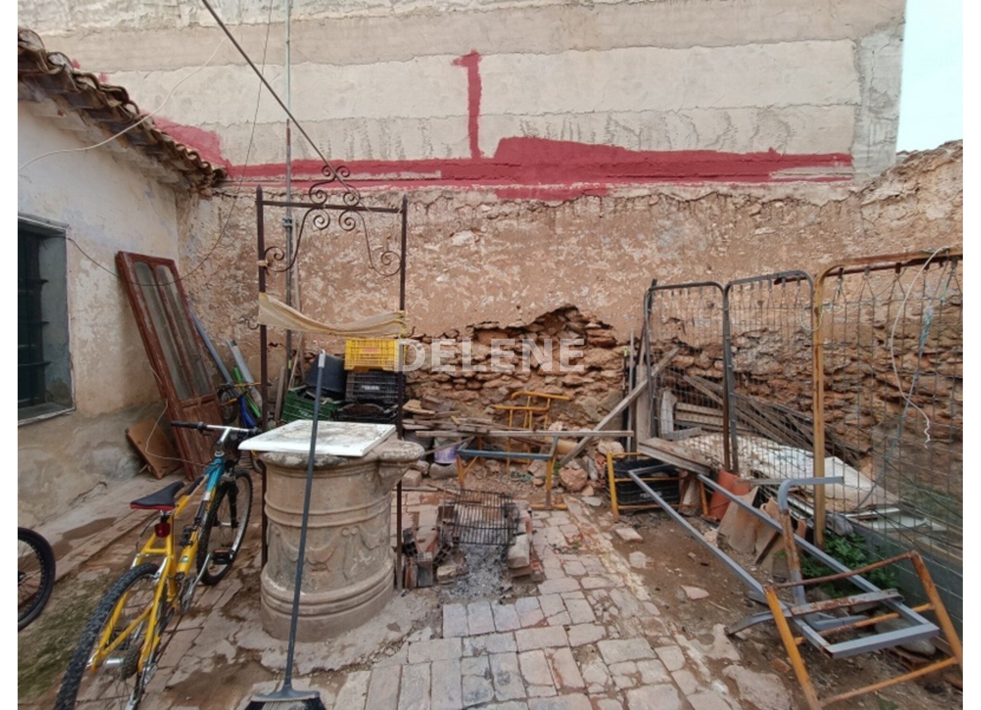2928 CASA CON PATIO, ZONA ESTACIÓN