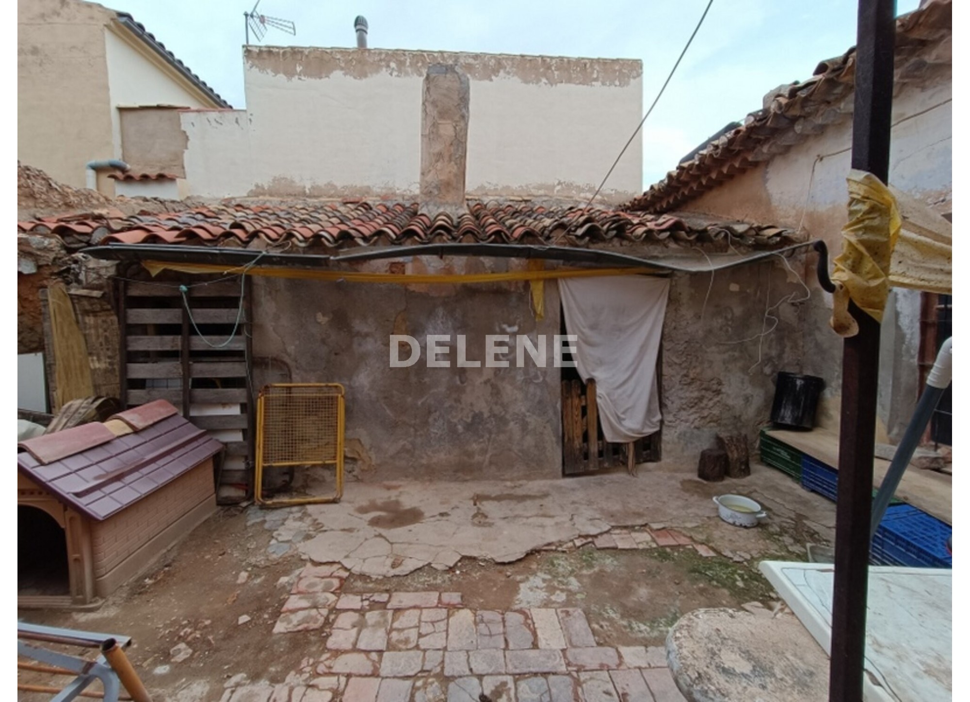 2928 CASA CON PATIO, ZONA ESTACIÓN