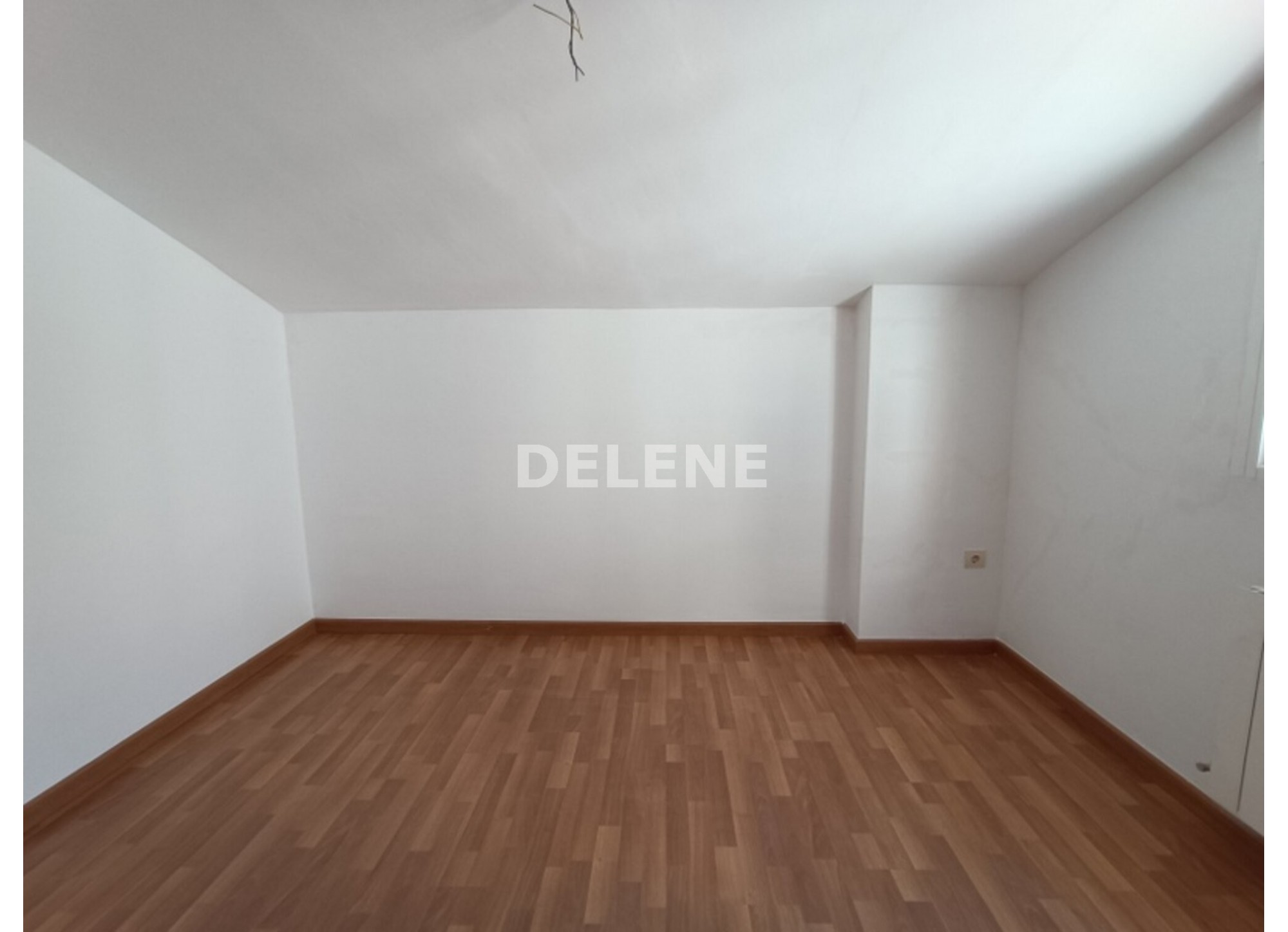 2954 PISO DUPLEX CON GARAJE Y TRASTERO, ZONA