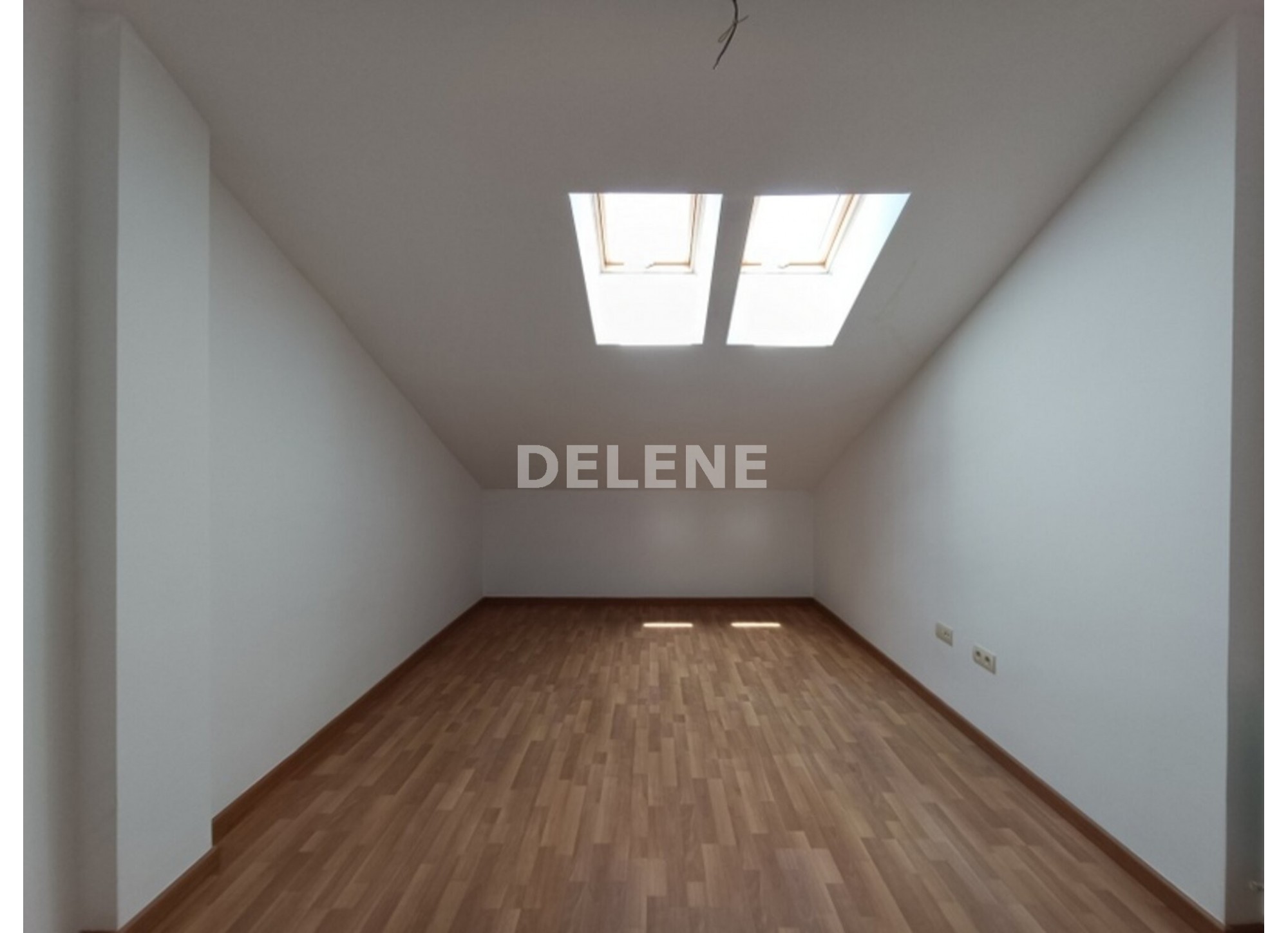 2954 PISO DUPLEX CON GARAJE Y TRASTERO, ZONA