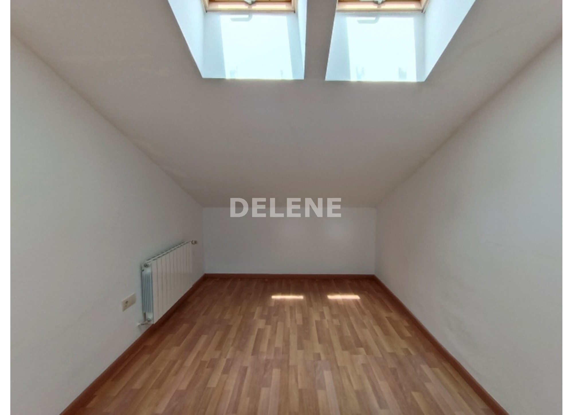 2954 PISO DUPLEX CON GARAJE Y TRASTERO, ZONA