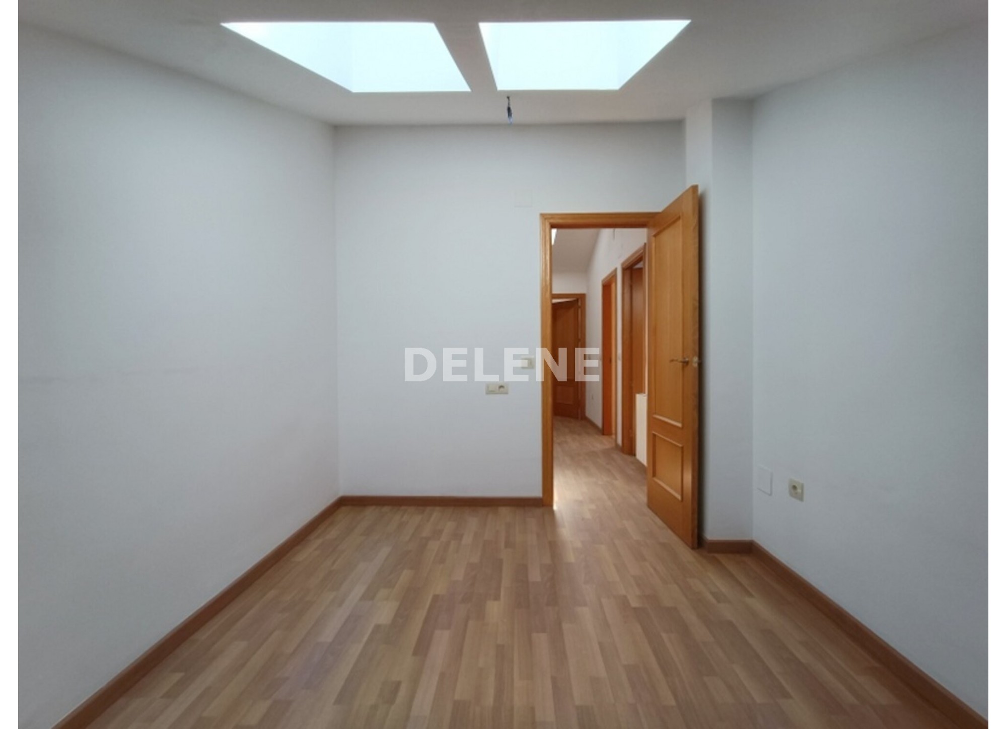 2954 PISO DUPLEX CON GARAJE Y TRASTERO, ZONA