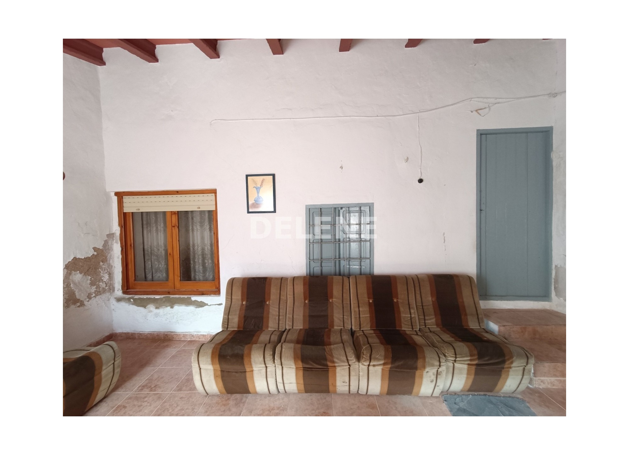 2960 CASA CON PATIO EN TOBARRA