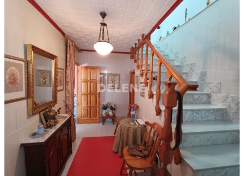 2971 CASA CON PATIO Y GARAJE