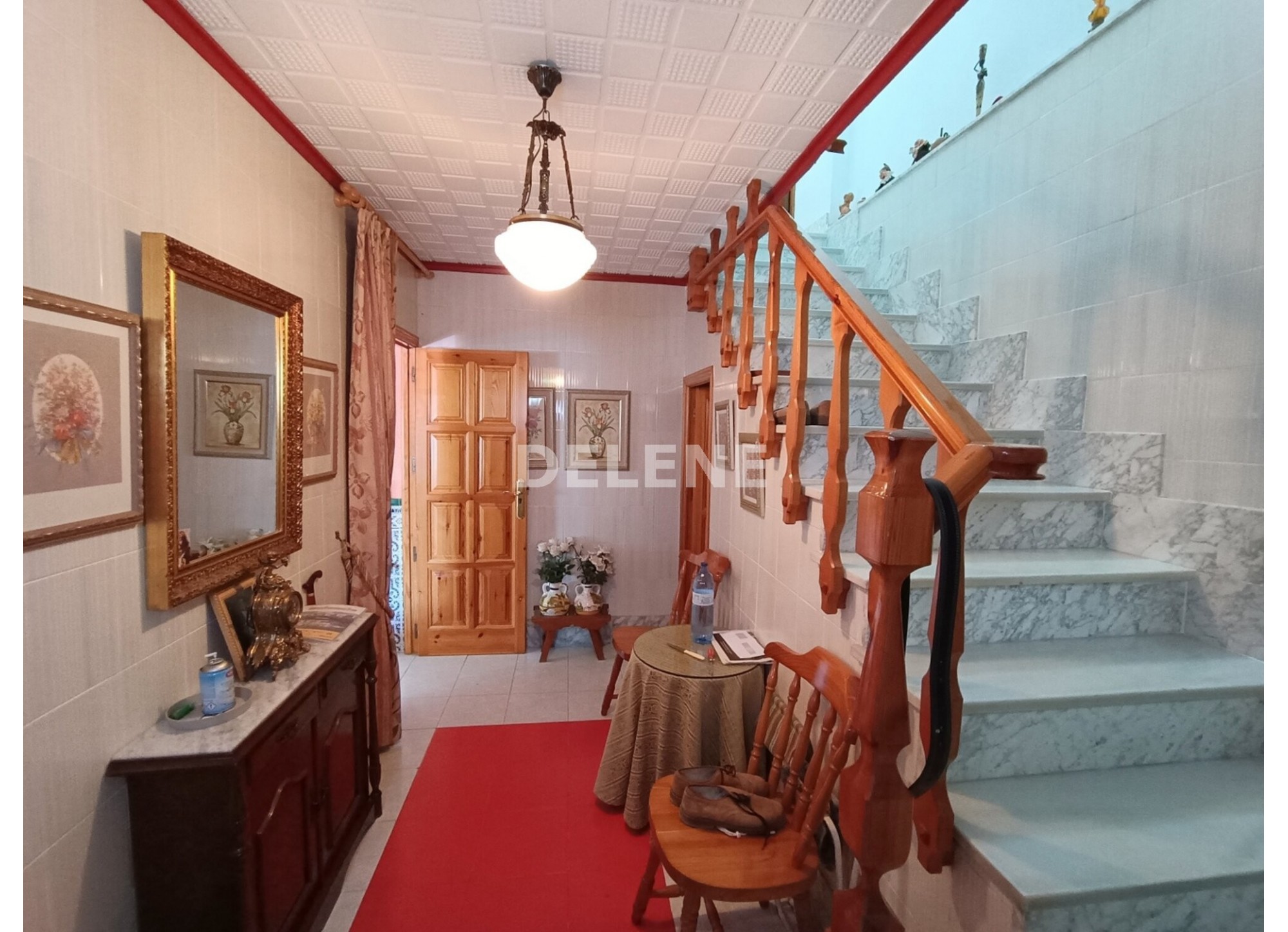 2971 CASA CON PATIO Y GARAJE