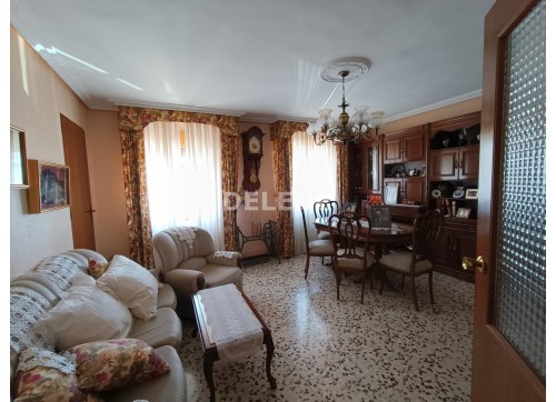 2971 CASA CON PATIO Y GARAJE