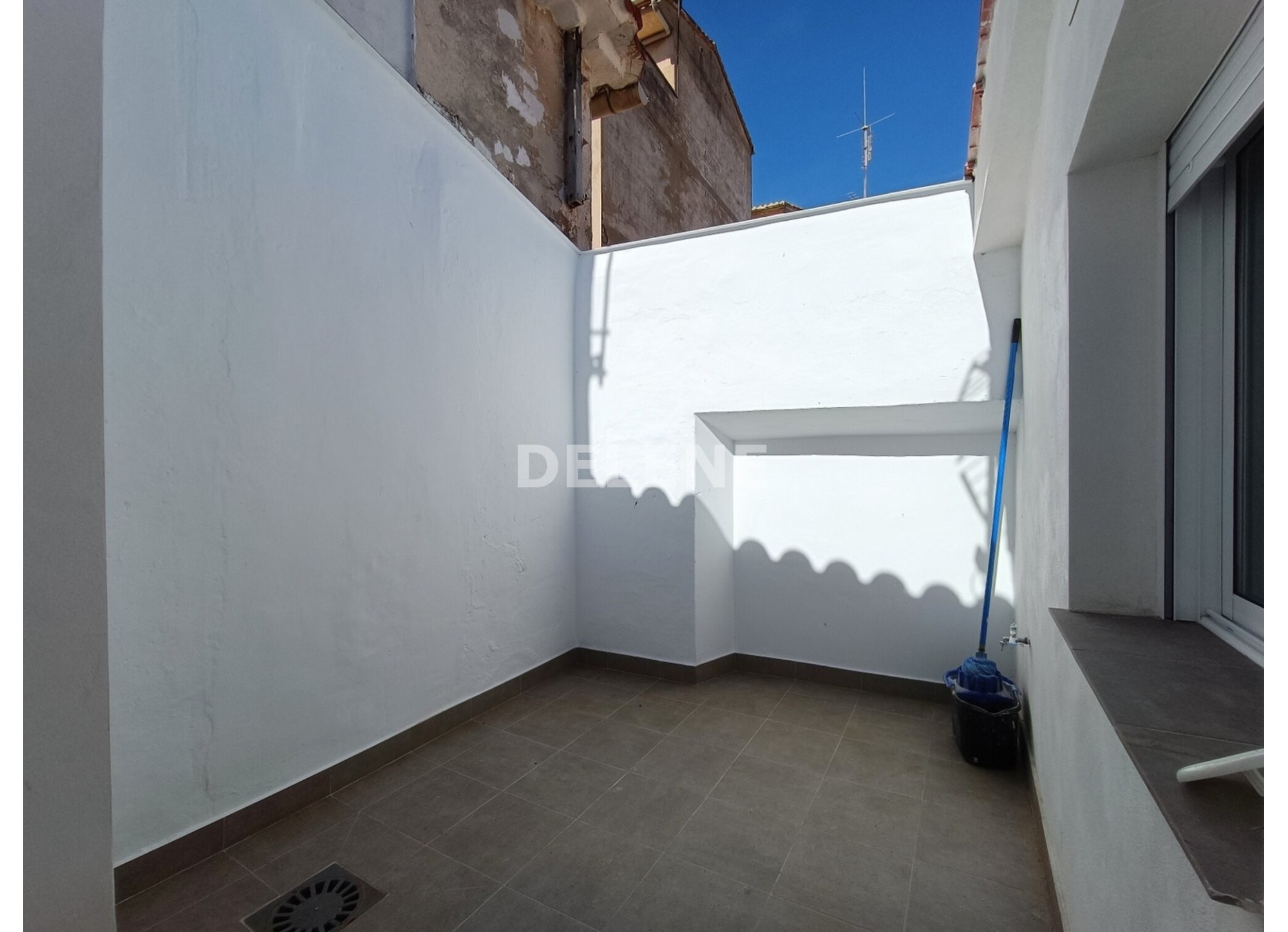 2972 CASA TRES PLANTAS ZONA PLAZA DEL MERCADO