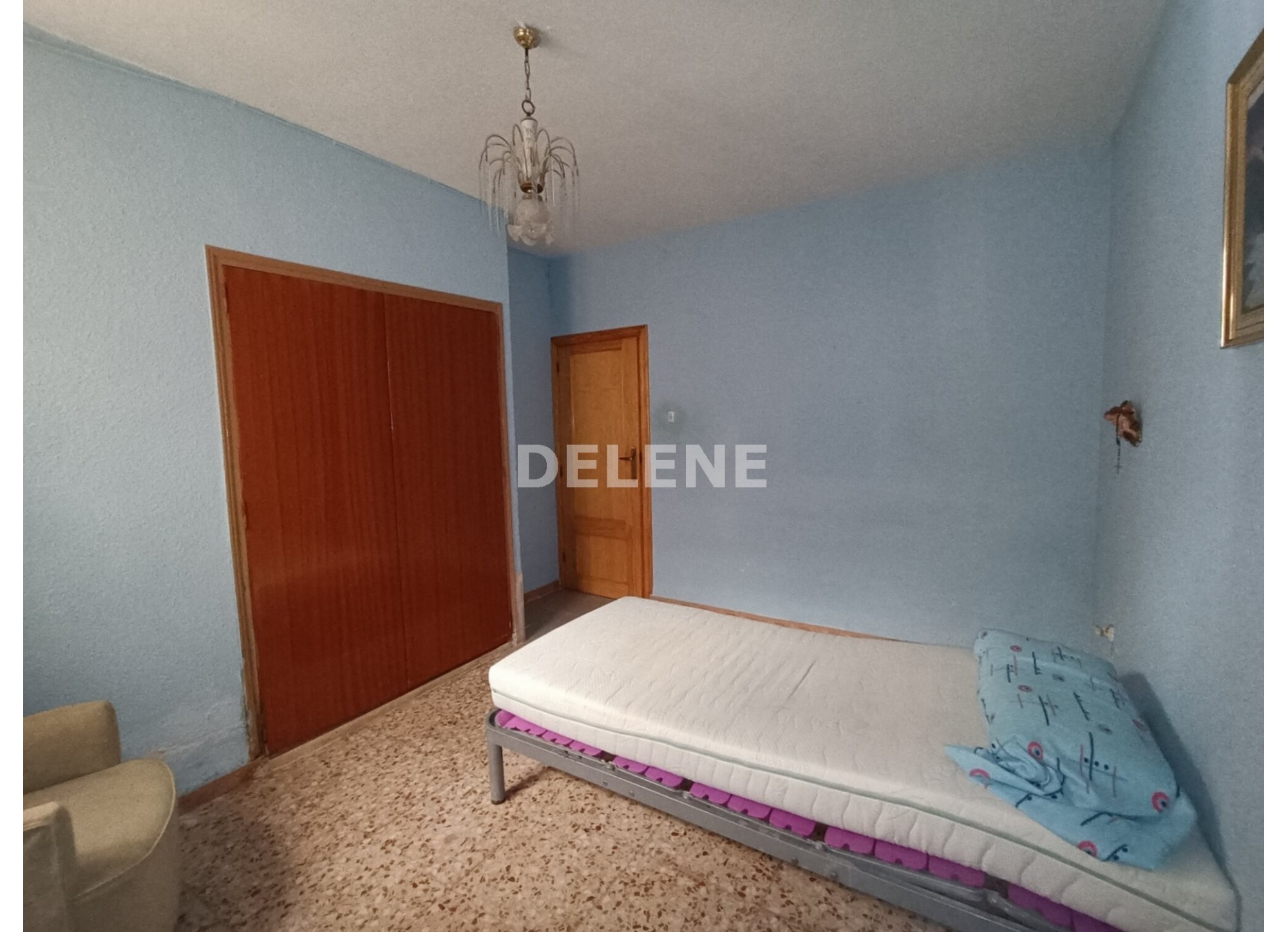 2978 CASA CON PATIO Y NAVE