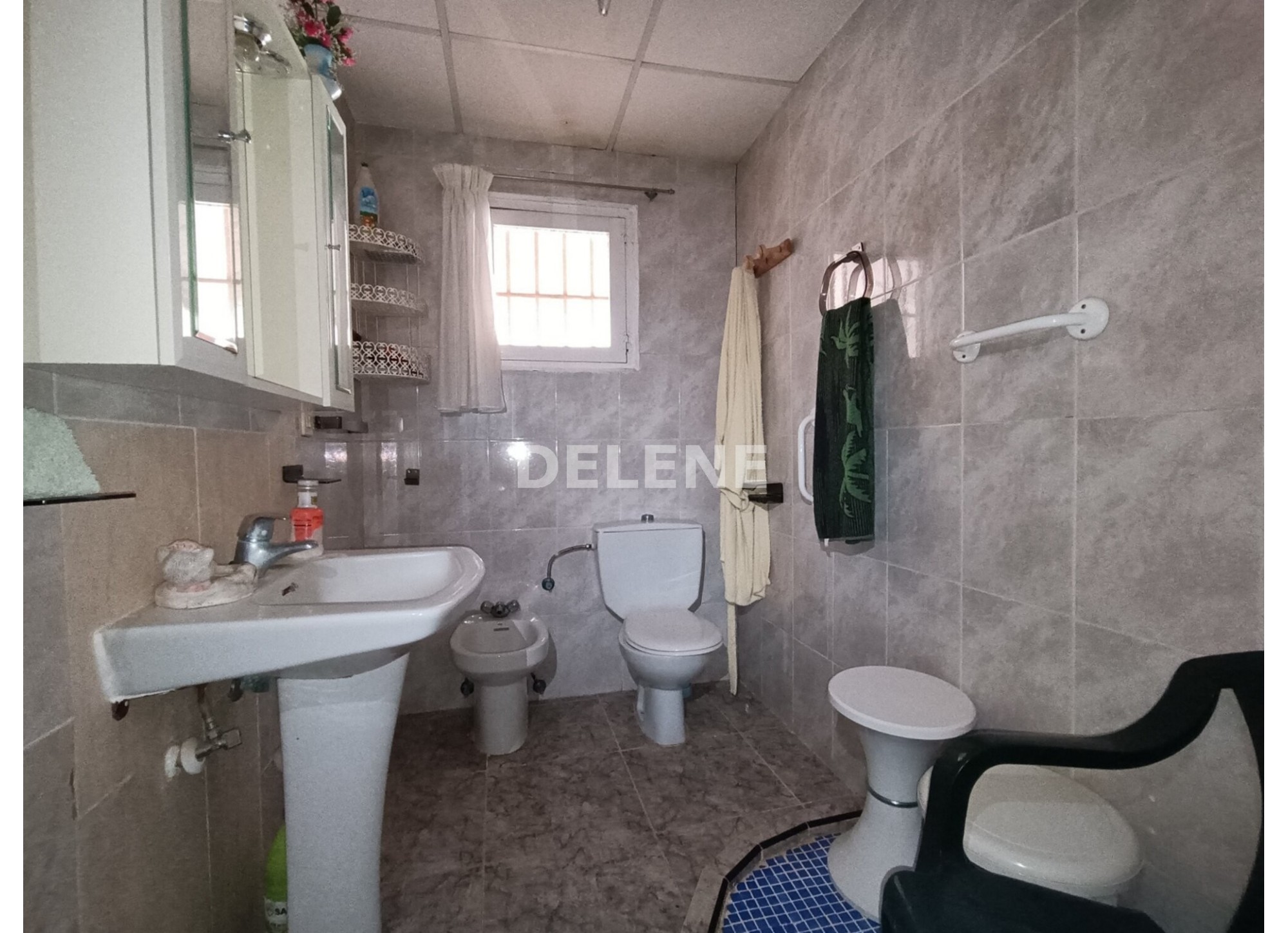 2978 CASA CON PATIO Y NAVE