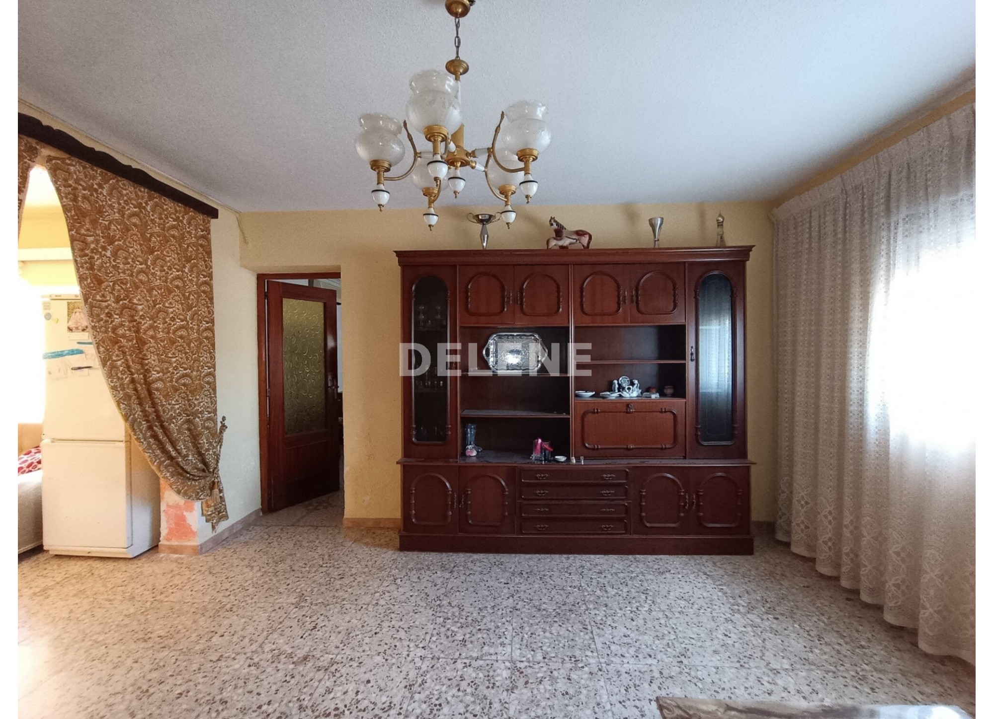 2978 CASA CON PATIO Y NAVE