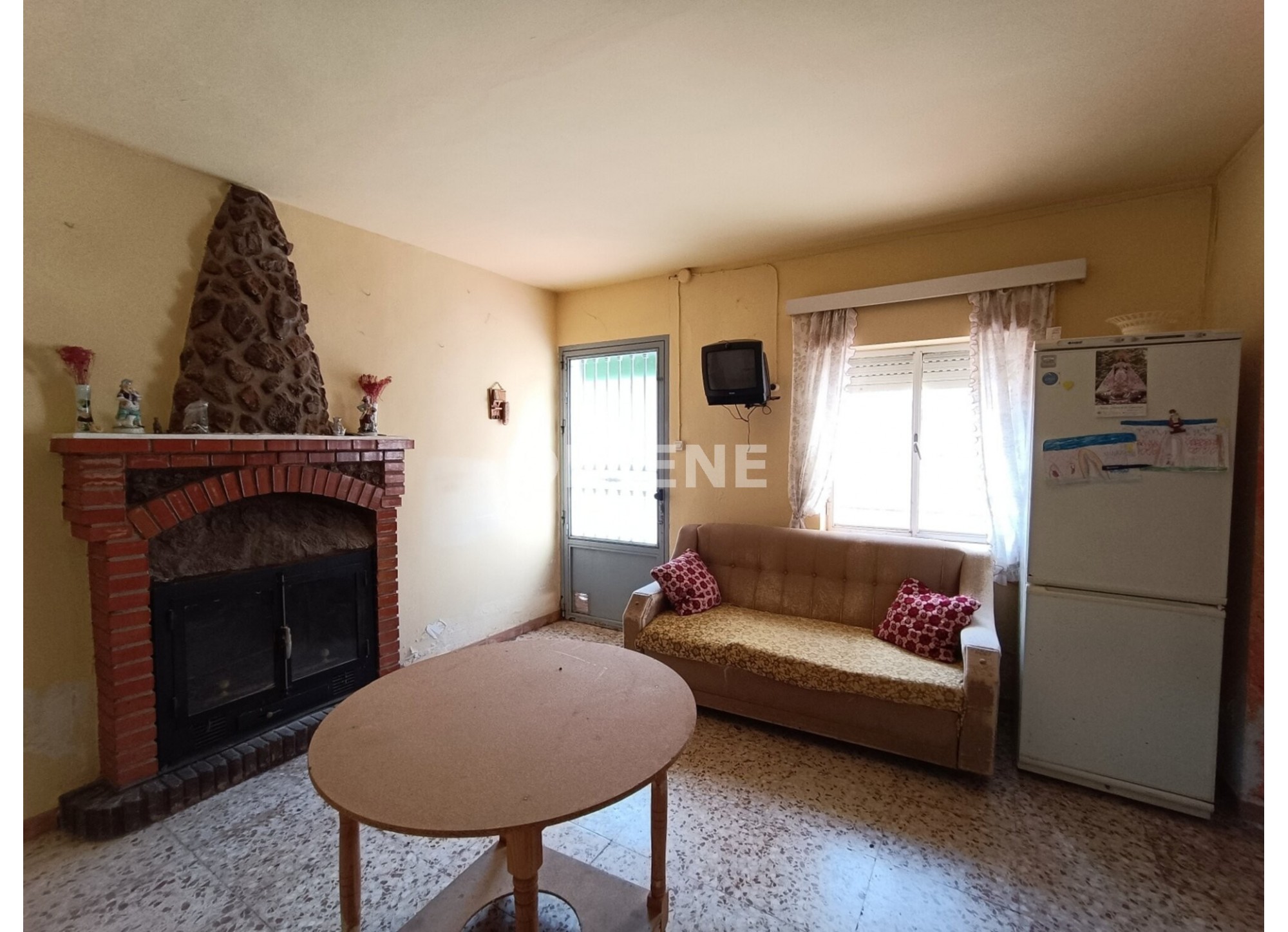 2978 CASA CON PATIO Y NAVE