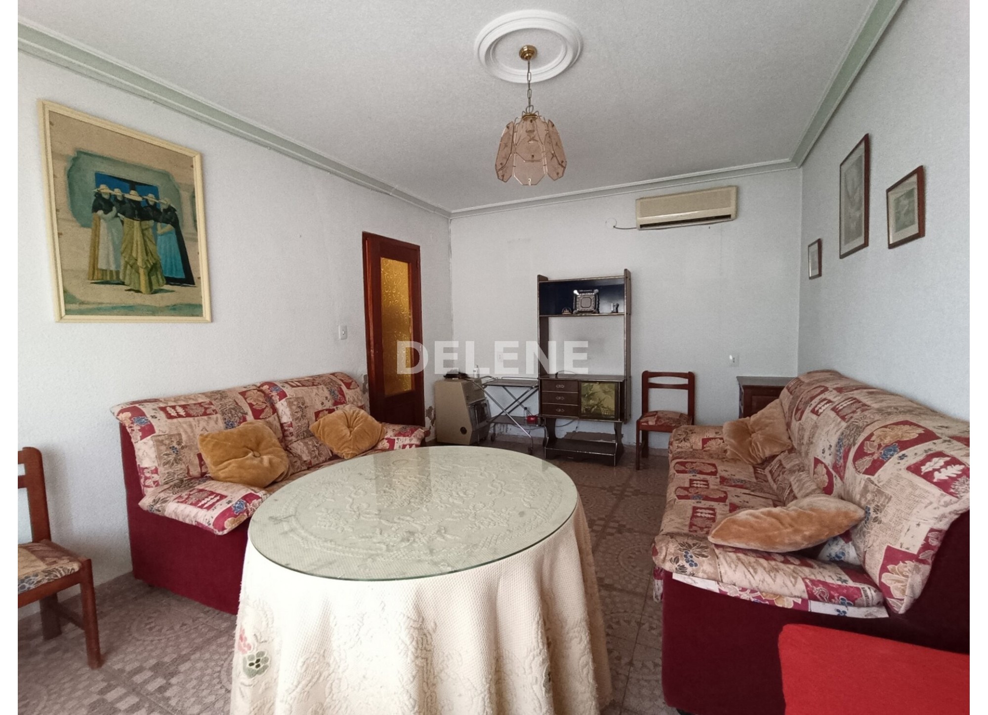 2978 CASA CON PATIO Y NAVE