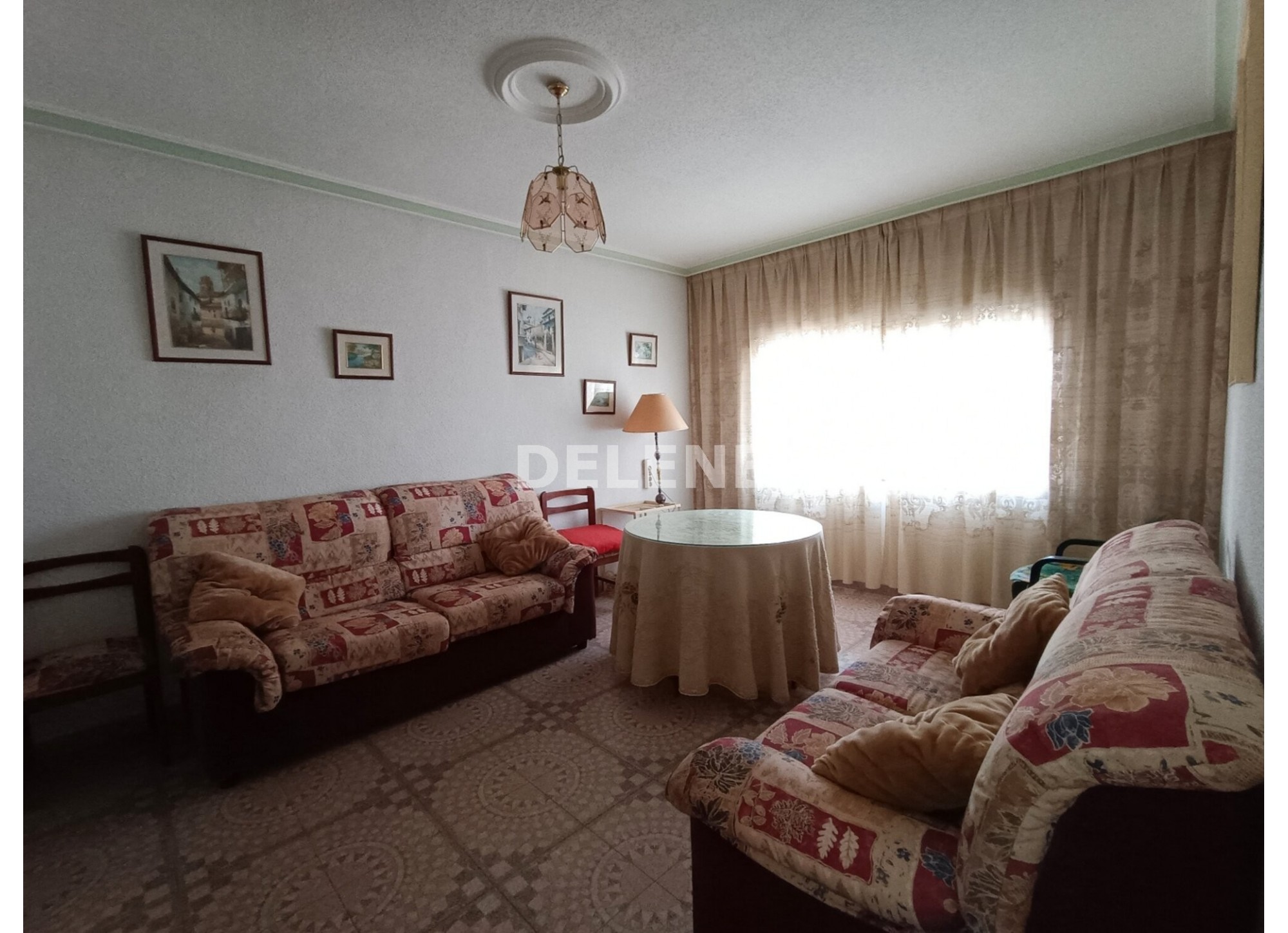 2978 CASA CON PATIO Y NAVE