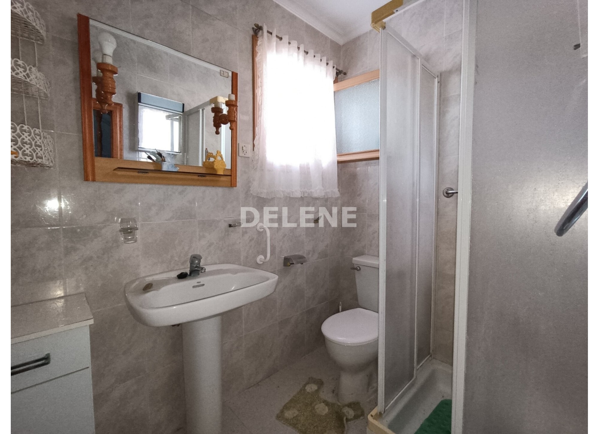 2978 CASA CON PATIO Y NAVE