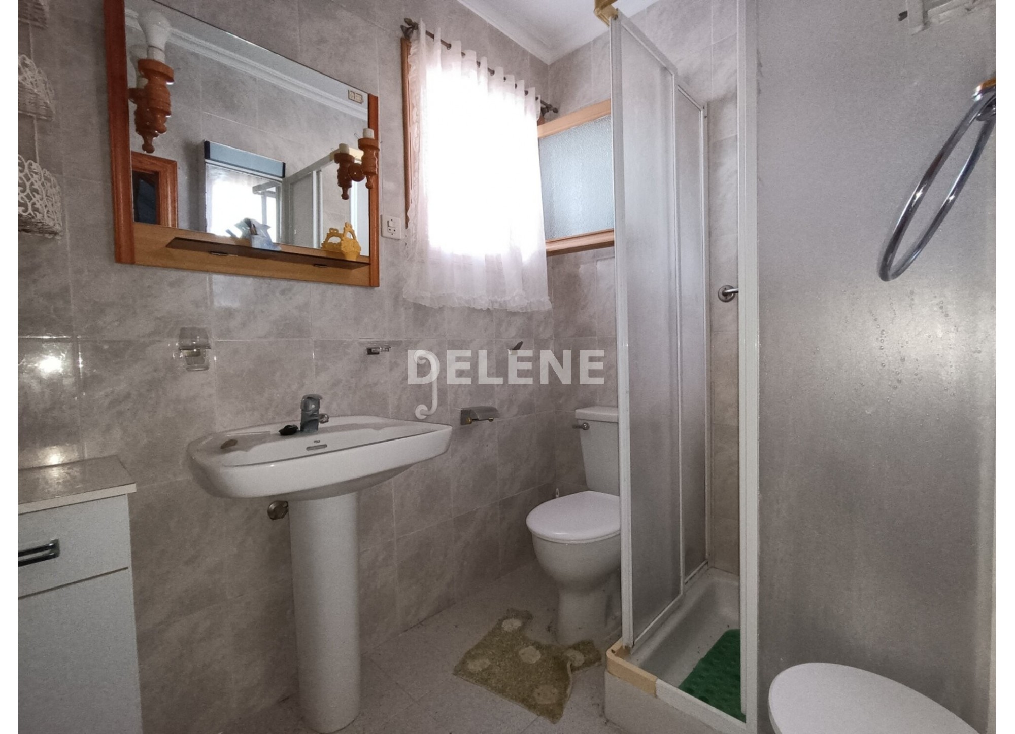 2978 CASA CON PATIO Y NAVE