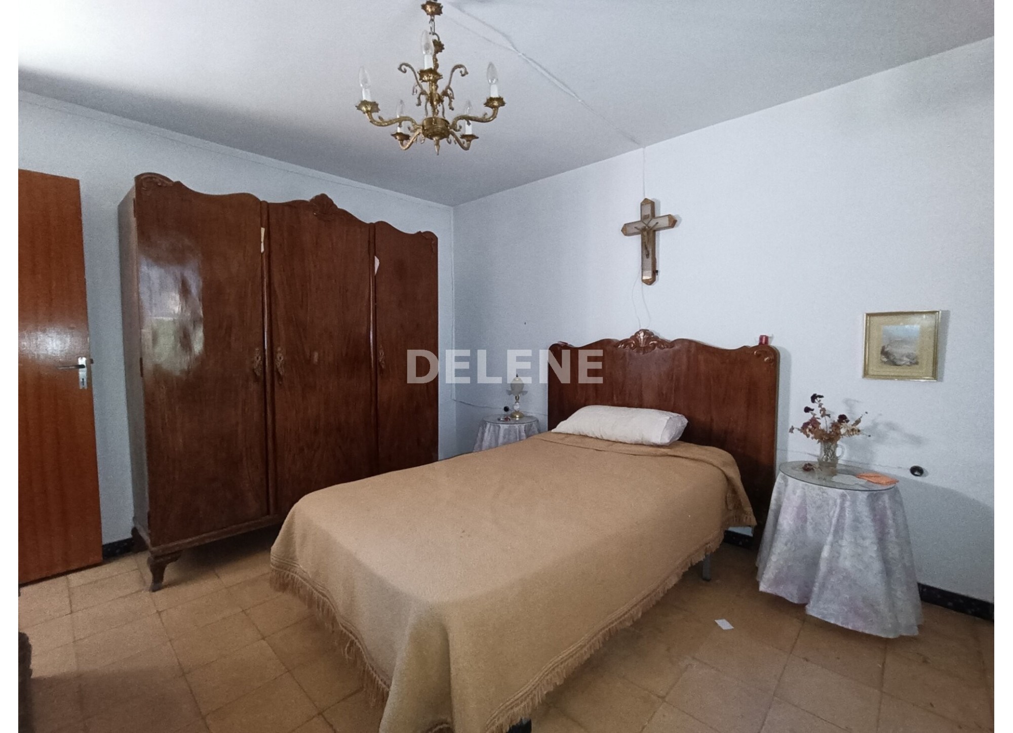 2978 CASA CON PATIO Y NAVE