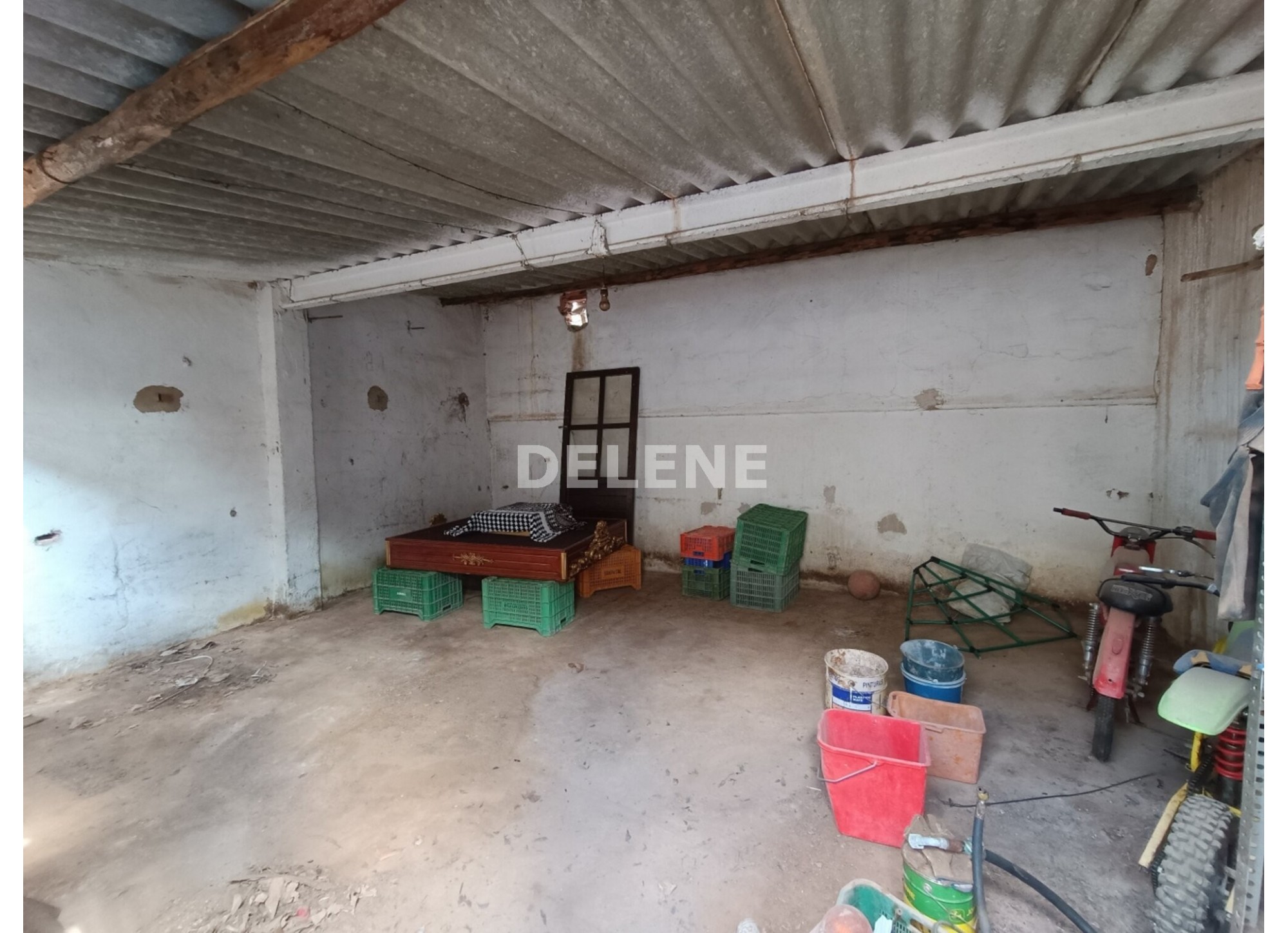 2978 CASA CON PATIO Y NAVE