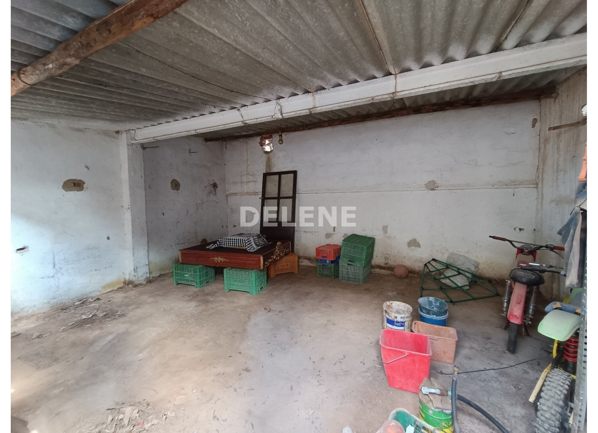 2978 CASA CON PATIO Y NAVE