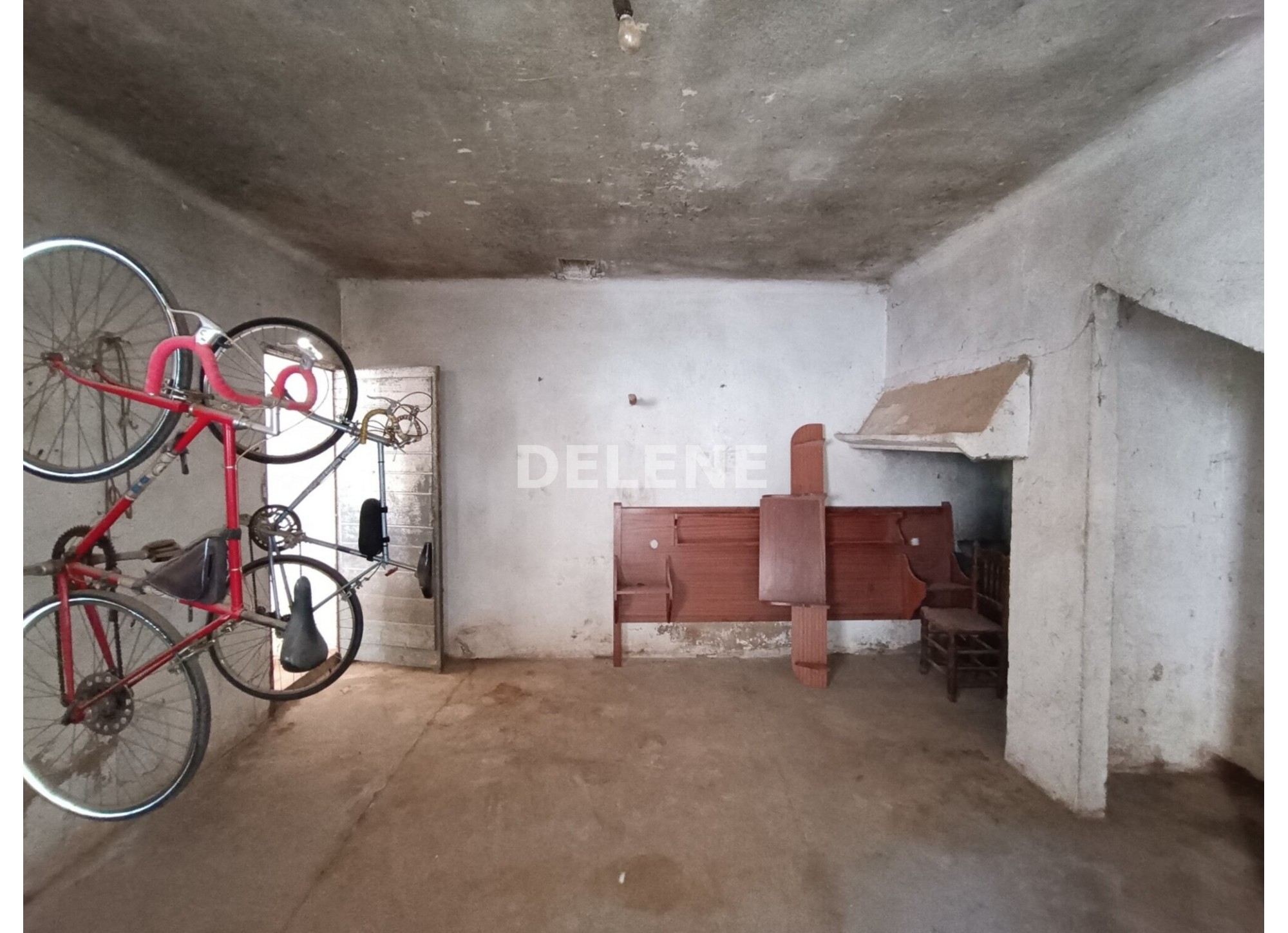 2978 CASA CON PATIO Y NAVE
