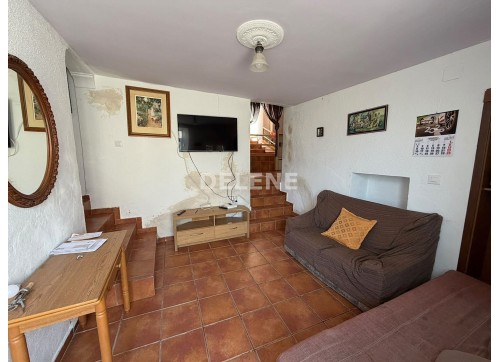 2813 CASA CON PATIO ZONA PLAZA DEL MERCADO