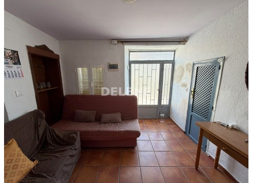 2813 CASA CON PATIO ZONA PLAZA DEL MERCADO