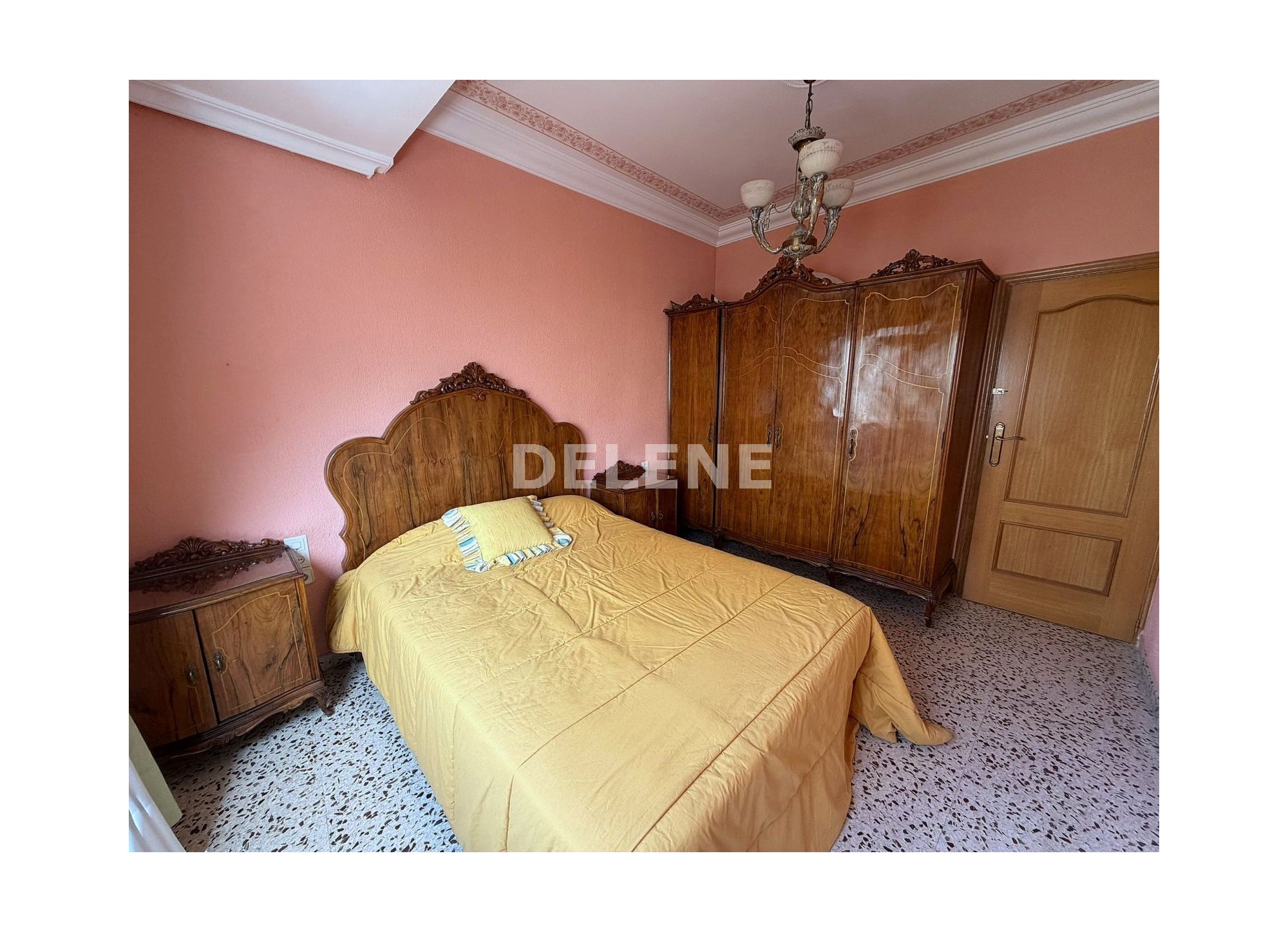 2876 PISO CON BALCONES EN ZONA CORAZÓN DE JESÚS