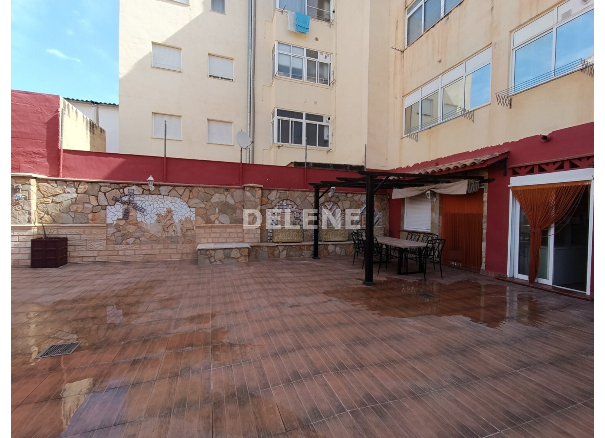 2983 PISO CON PATIO, ZONA PARQUE