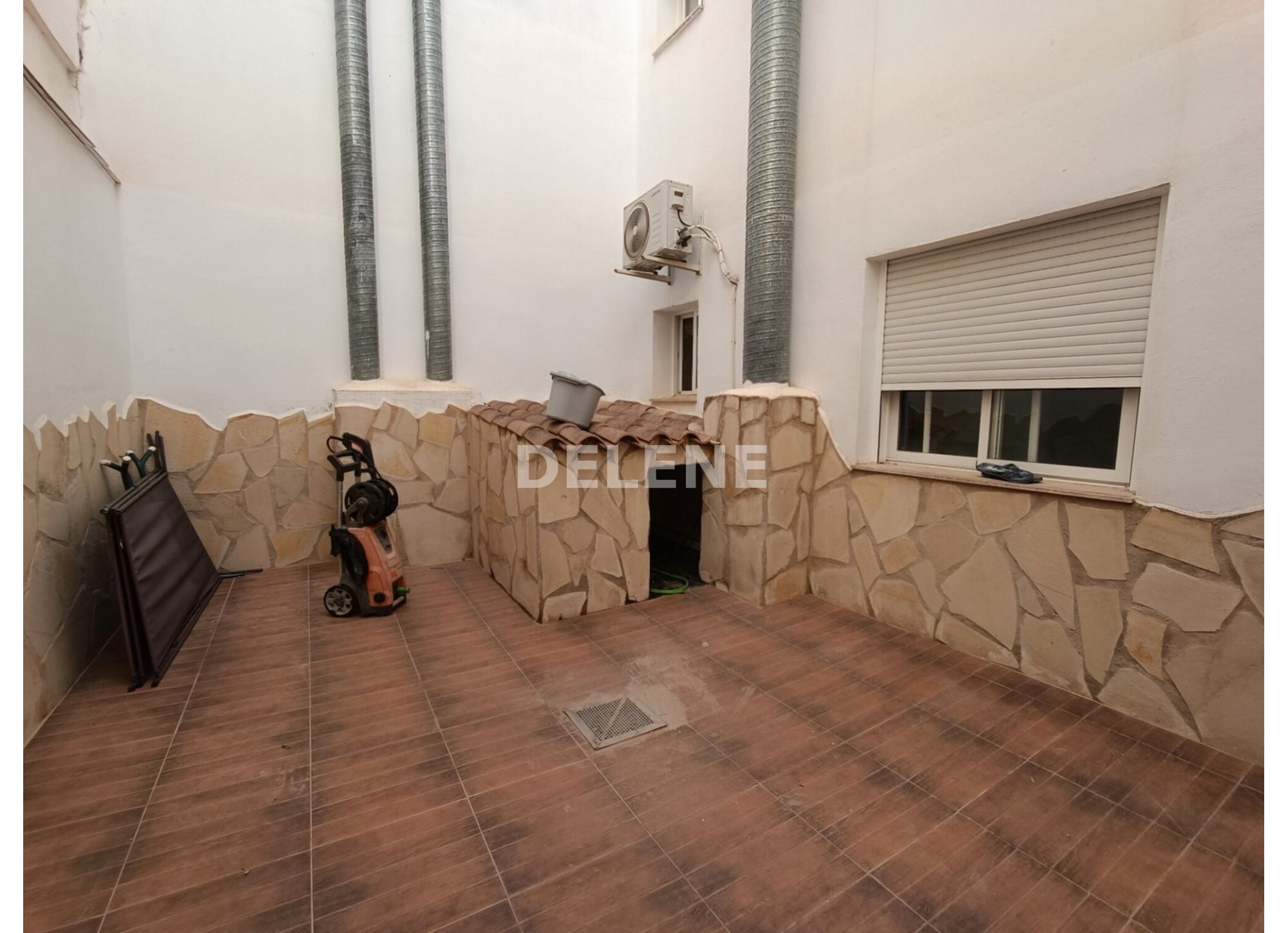 2983 PISO CON PATIO, ZONA PARQUE