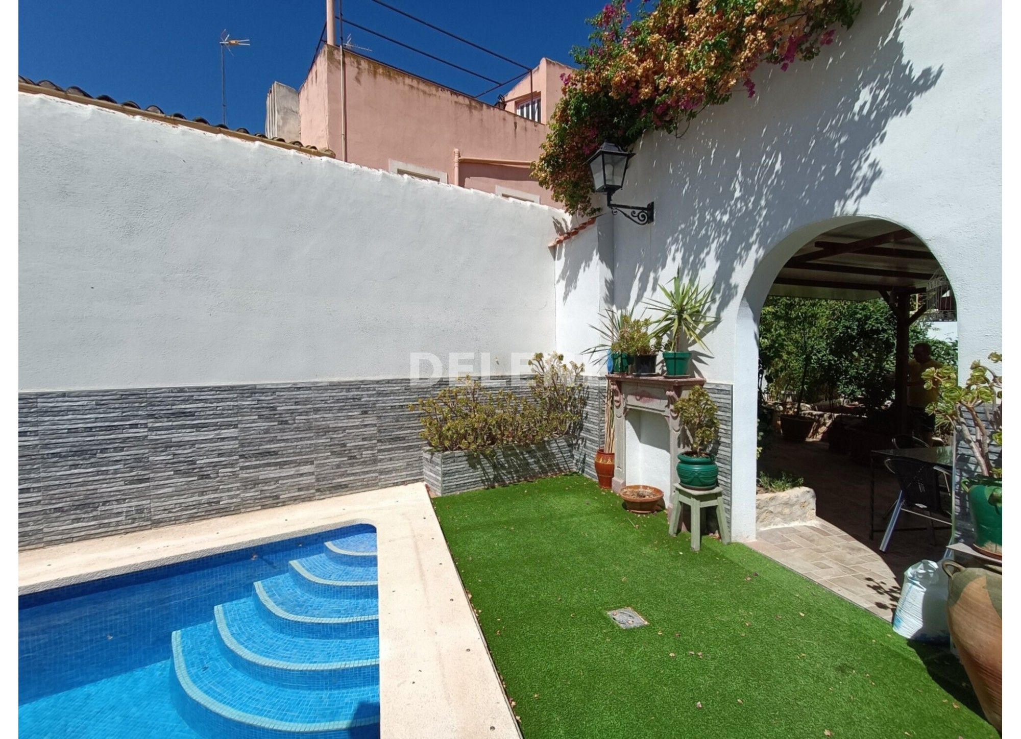 2985 CASA CINCO PLANTAS, ZONA