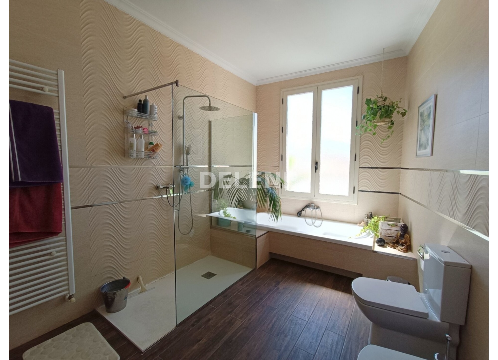 2985 CASA CINCO PLANTAS, ZONA